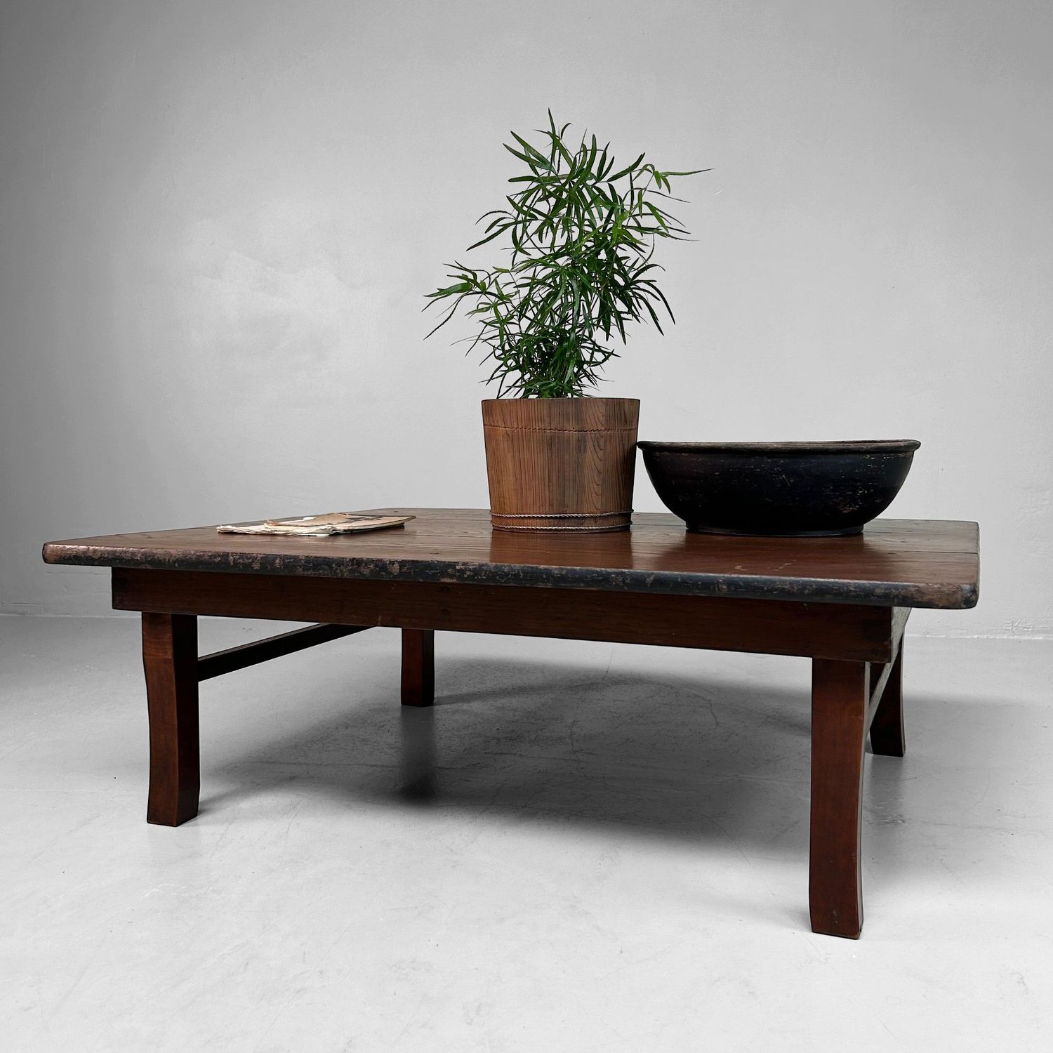 Antieke Japanse Houten Tafel met inklapbare poten - Jaren '20.