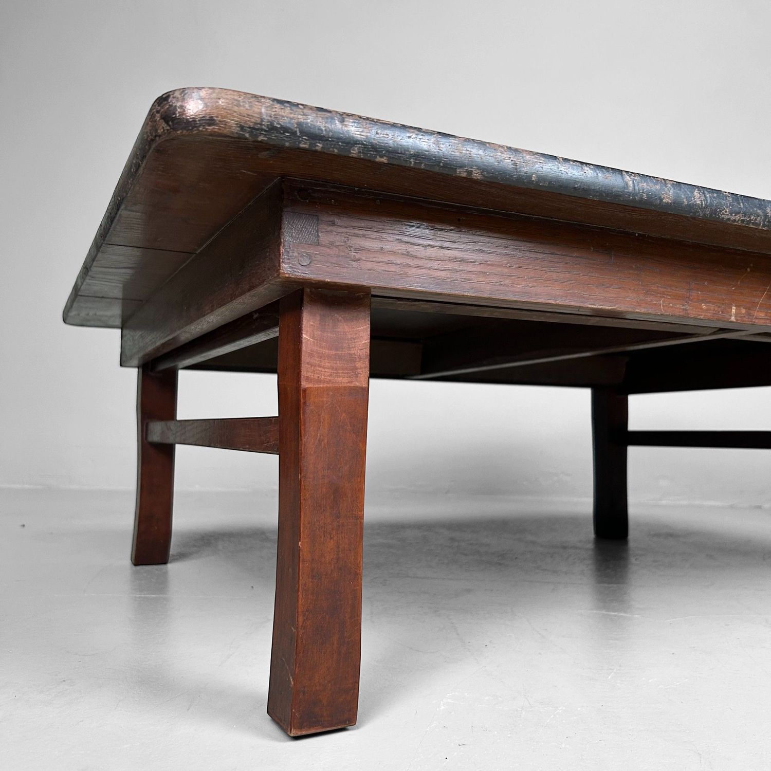 Antieke Japanse Houten Tafel met inklapbare poten - Jaren '20.