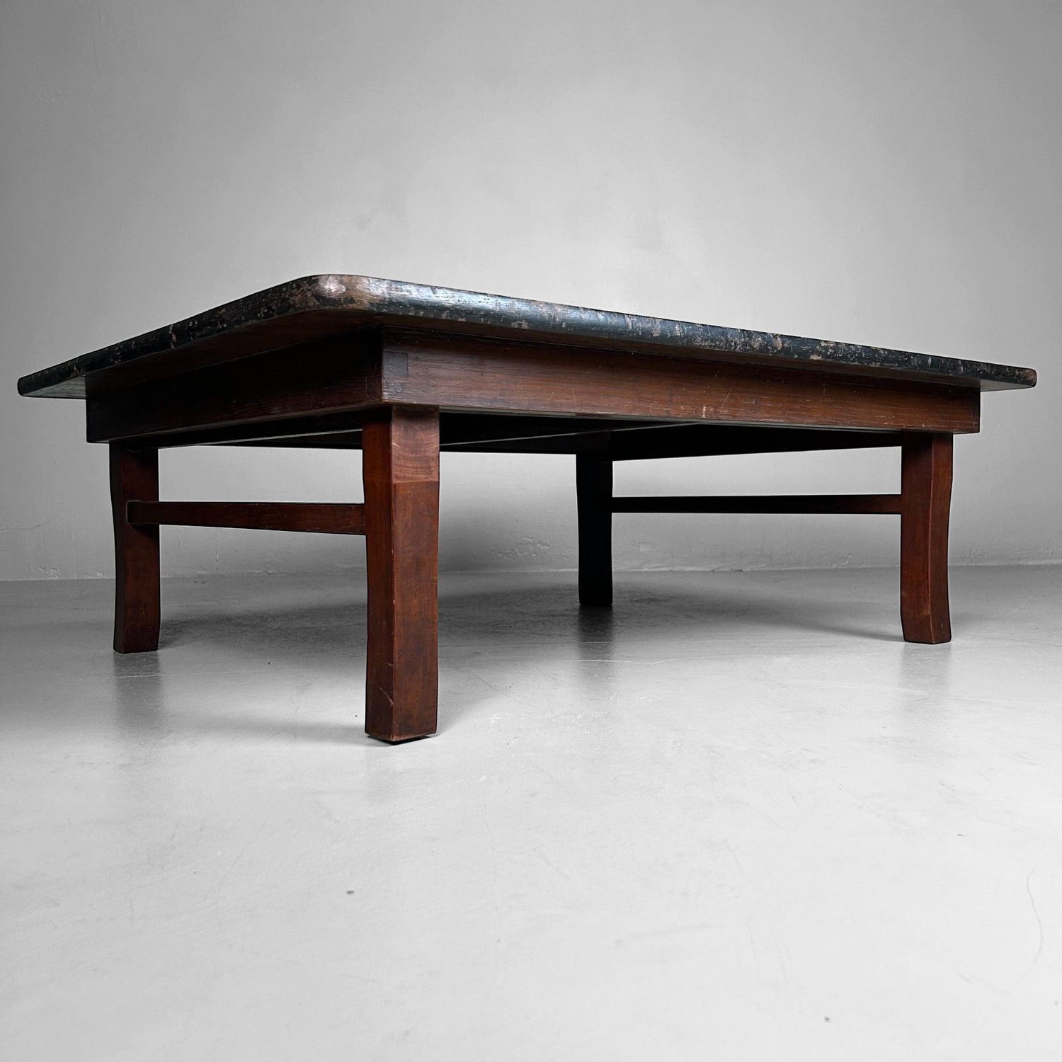 Antieke Japanse Houten Tafel met inklapbare poten - Jaren '20.