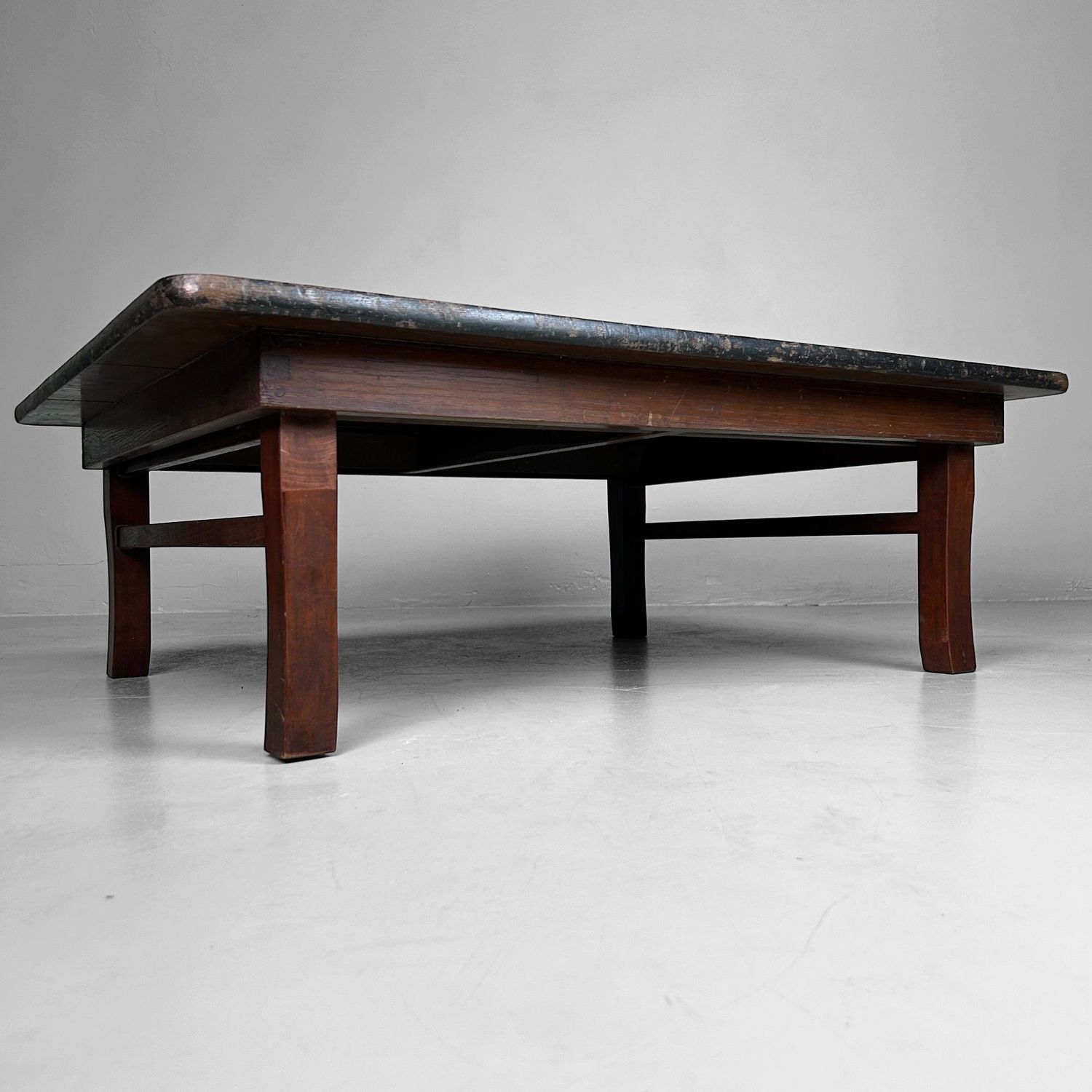 Antieke Japanse Houten Tafel met inklapbare poten - Jaren '20.