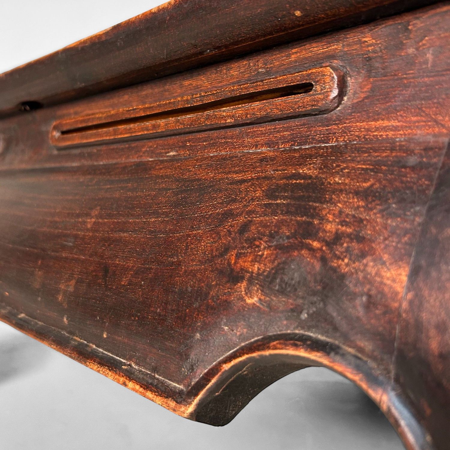 Elegante Chinese Lage Tafel in Traditionele Stijl – jaren 40–50 Elegante Chinese Lage Tafel in Traditionele Stijl – jaren 40–50