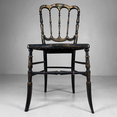 Elegant 19th-Century Chiavari Chair with Gilt Detailing – Italy