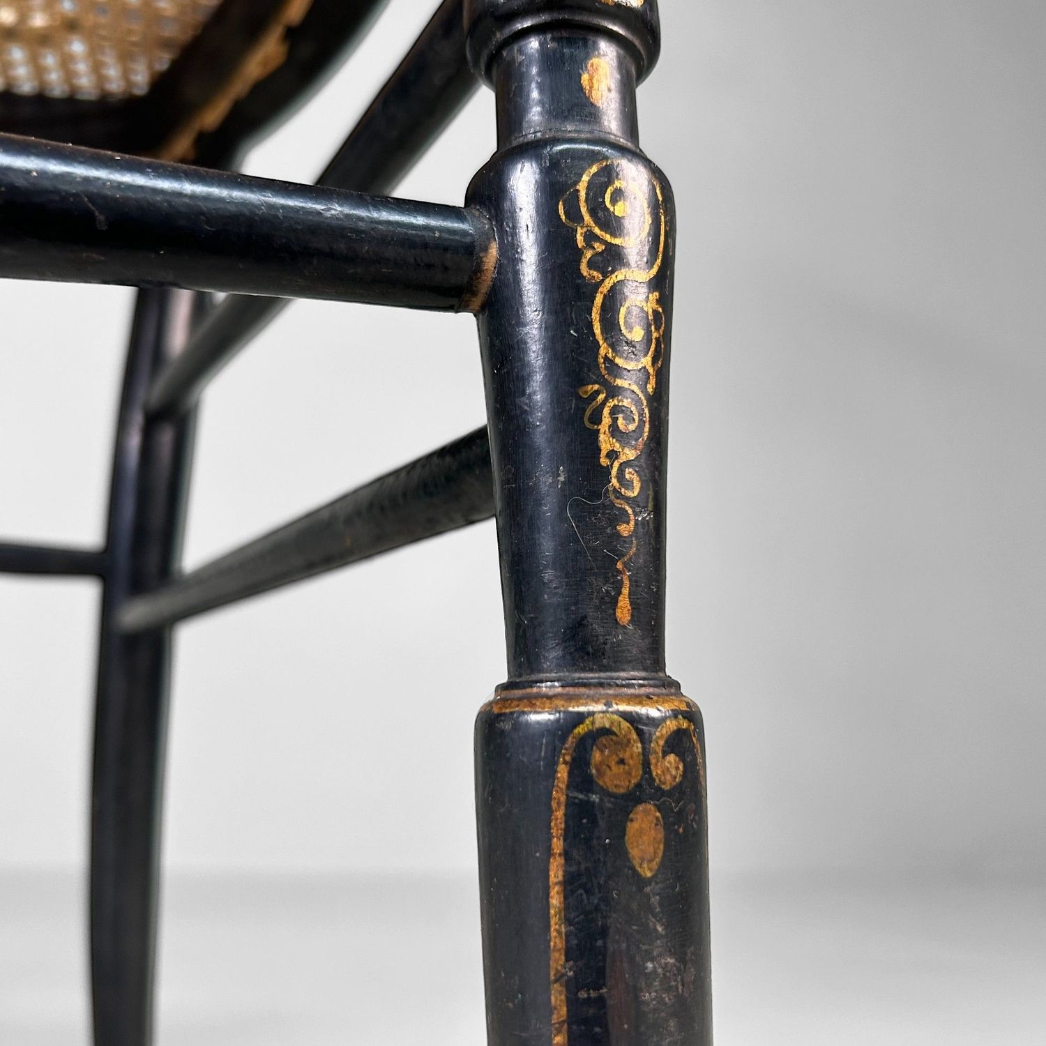 Elegante 19e-eeuwse Chiavari-stoel met vergulde details – Italië