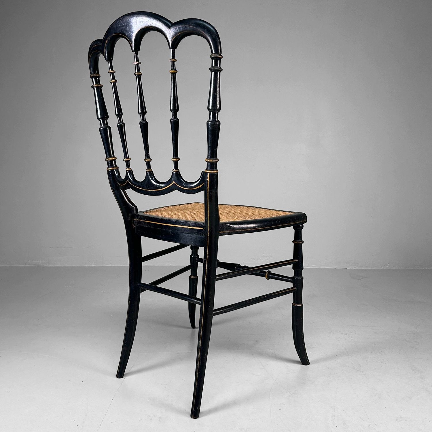 Elegante 19e-eeuwse Chiavari-stoel met vergulde details – Italië