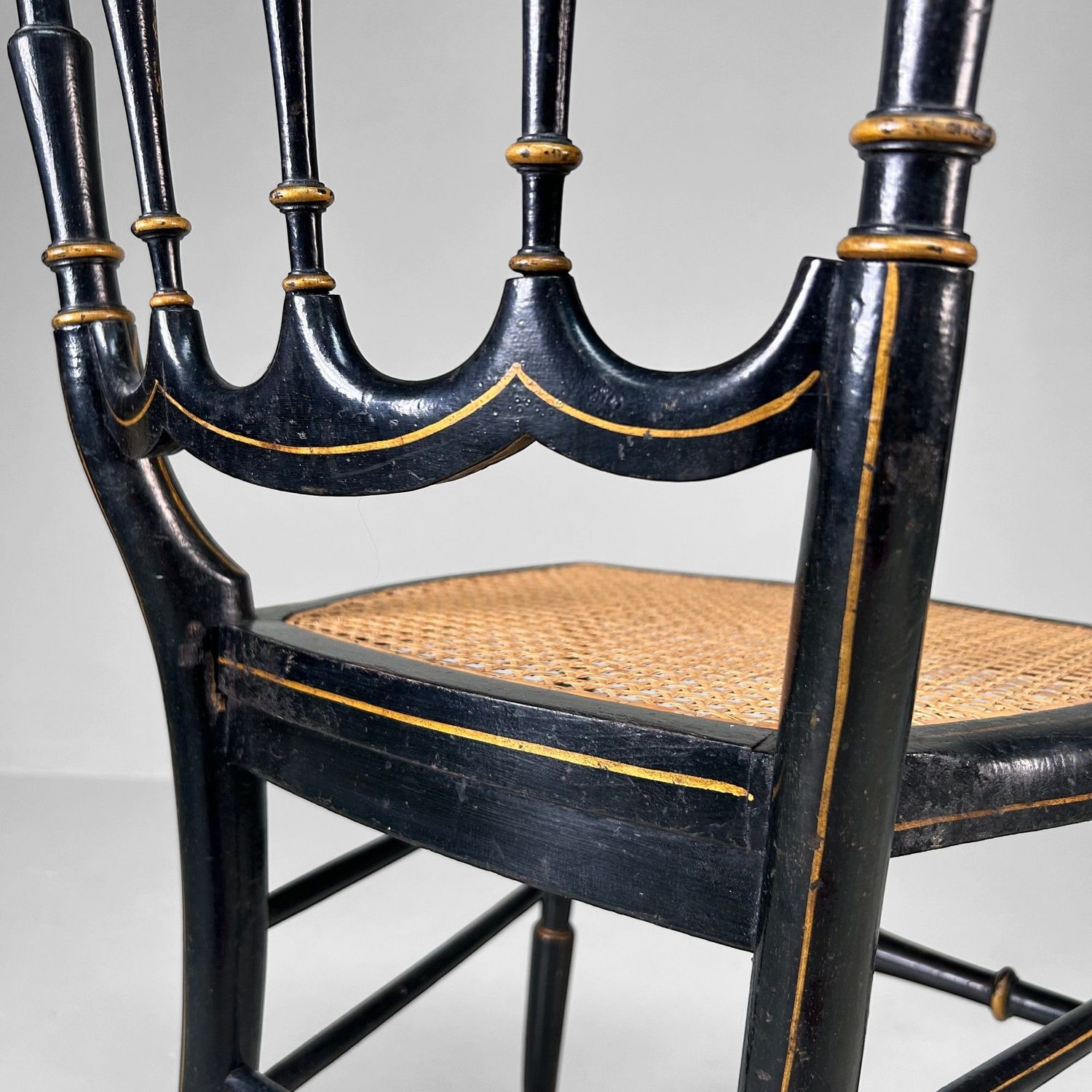 Elegante 19e-eeuwse Chiavari-stoel met vergulde details – Italië