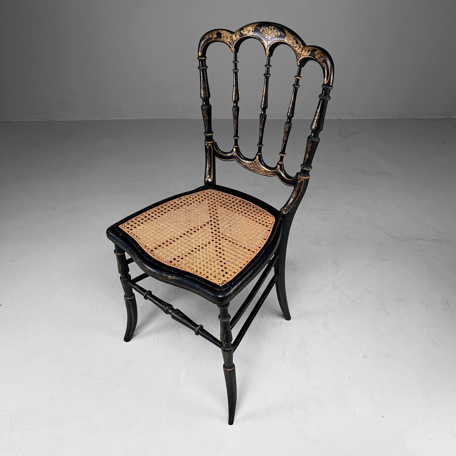 Elegante 19e-eeuwse Chiavari-stoel met vergulde details – Italië