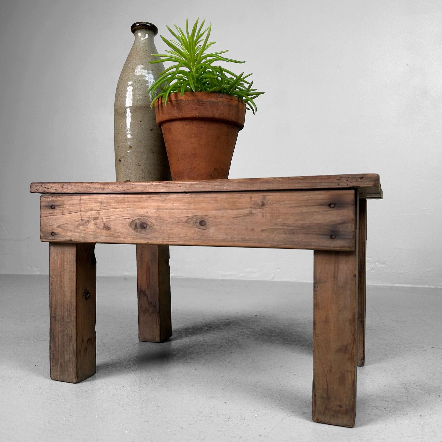 Kleine Minimalistische Houten Kruk Tafel, Jaren '20, Japanse Mingei Stijl.