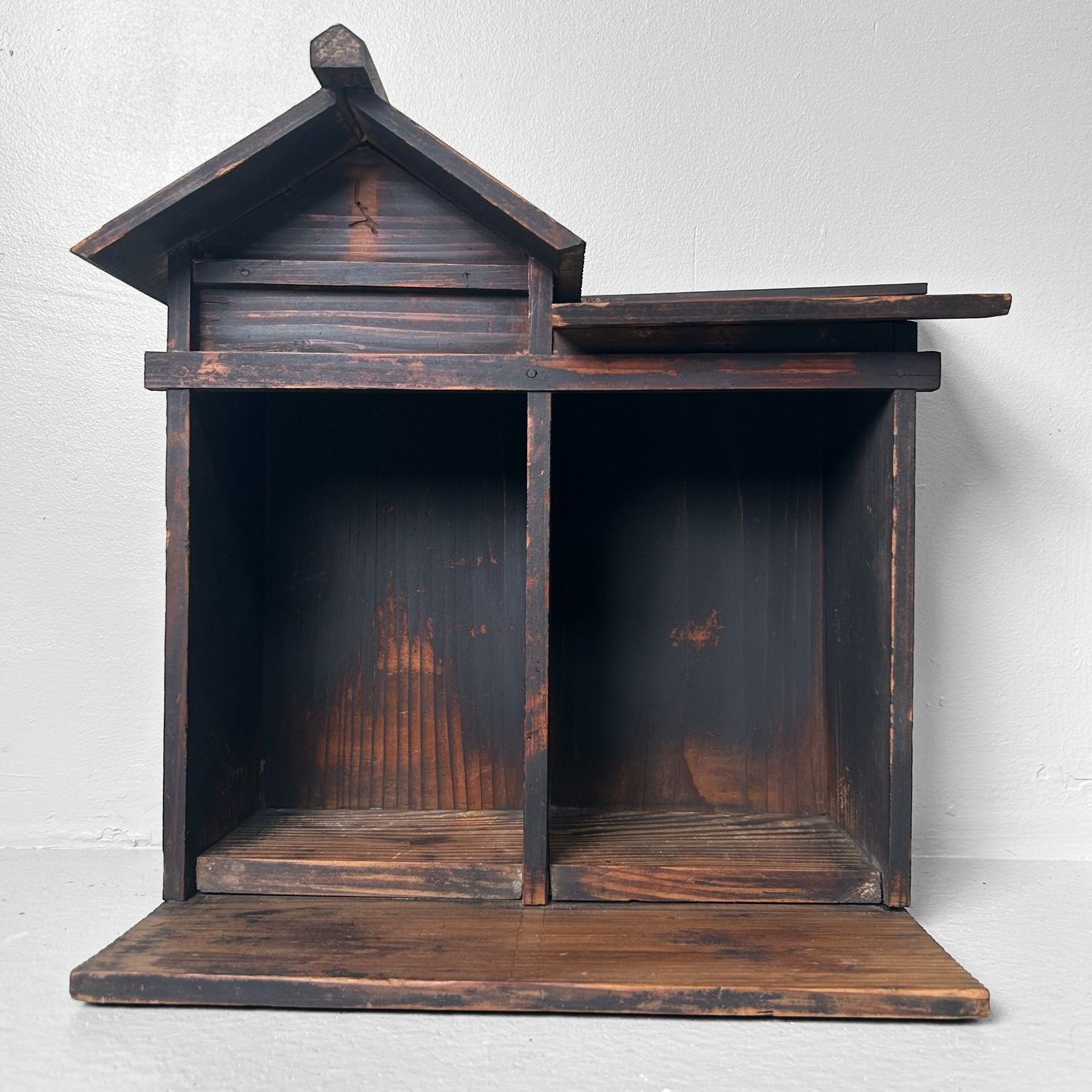 ​​ Houten ​Kamidana​, Shinto Huisaltaar, Edo periode, Japan.