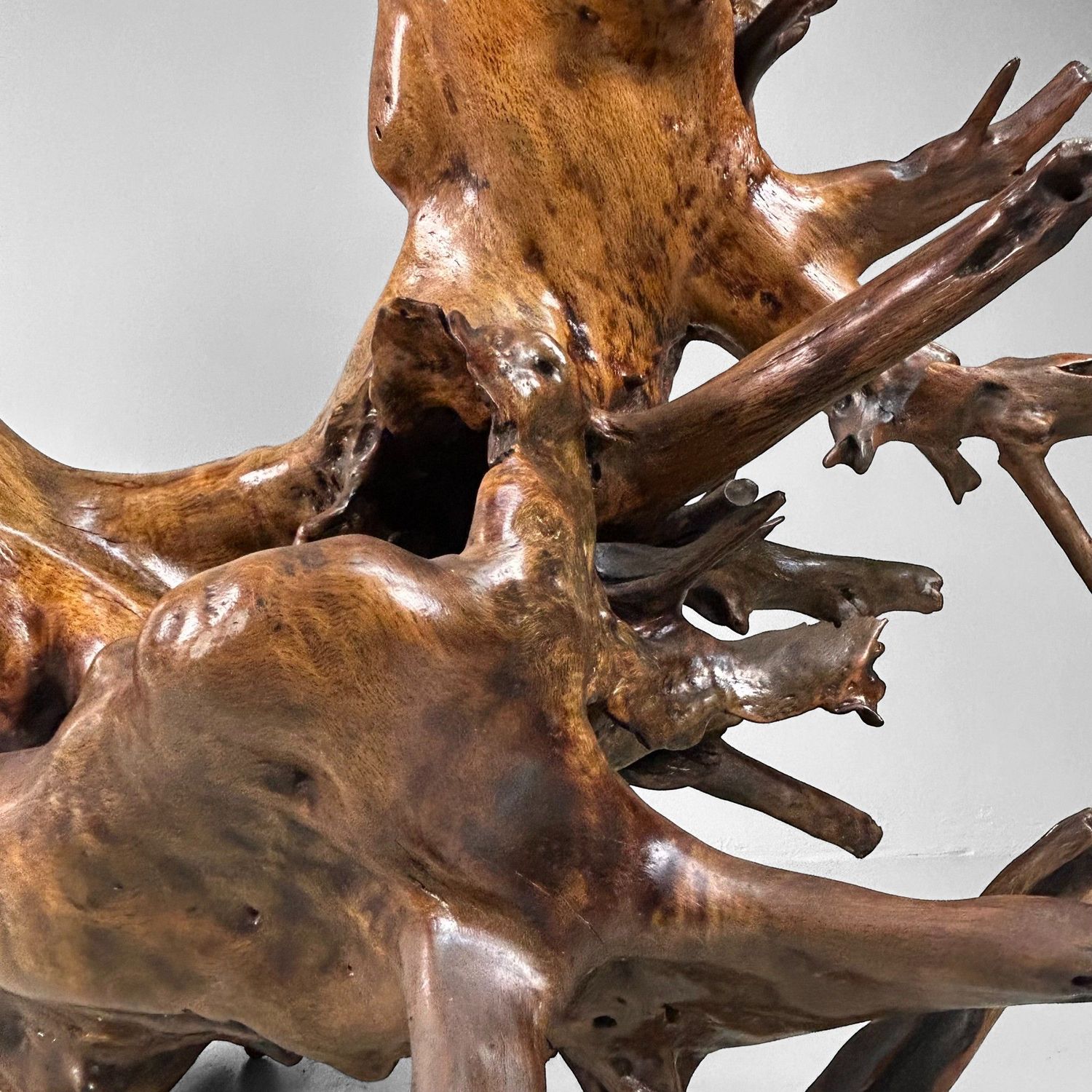 Zeldzame Japanse Wortelhoutsculptuur – Gelakt Hout, ca. jaren 1940