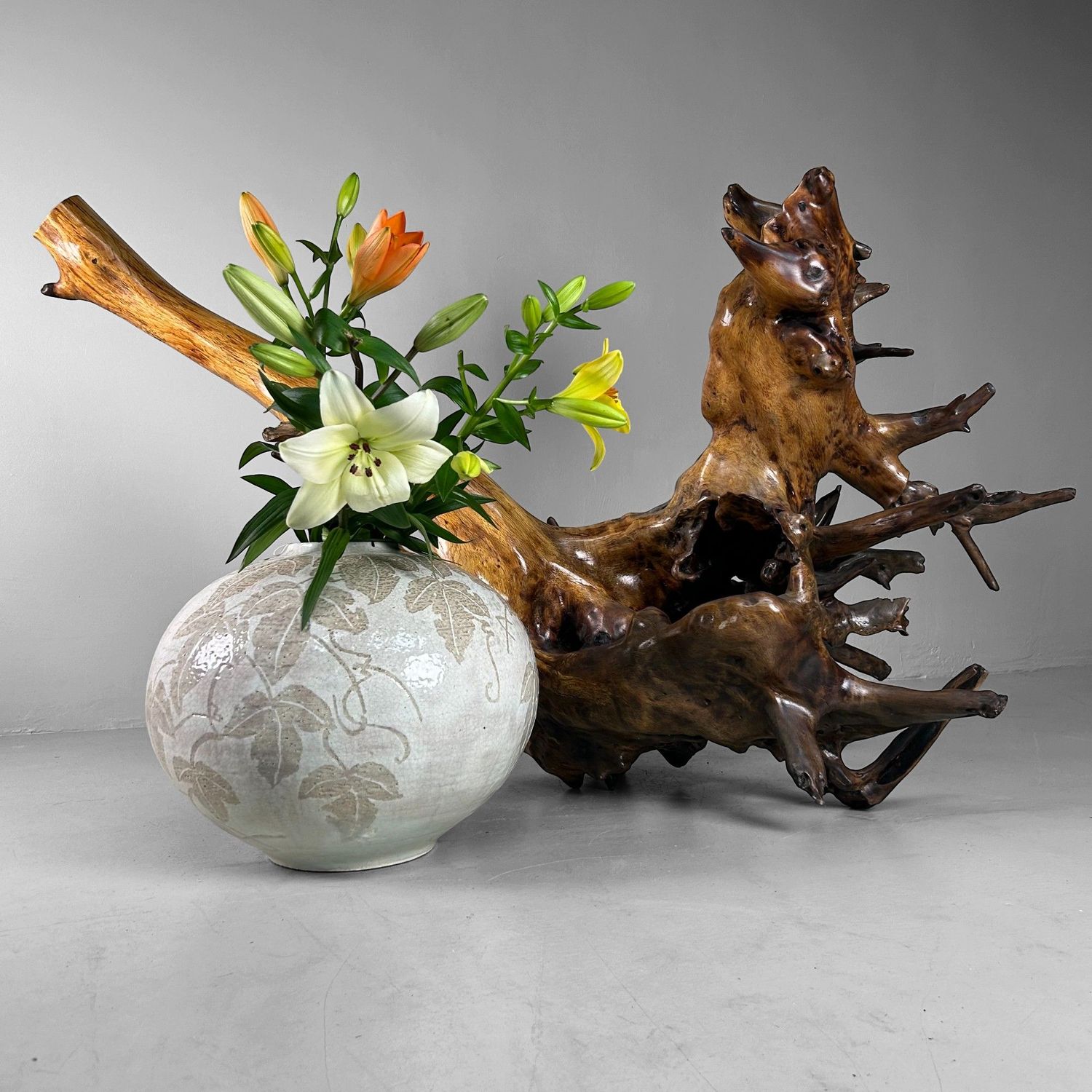 Zeldzame Japanse Wortelhoutsculptuur – Gelakt Hout, ca. jaren 1940