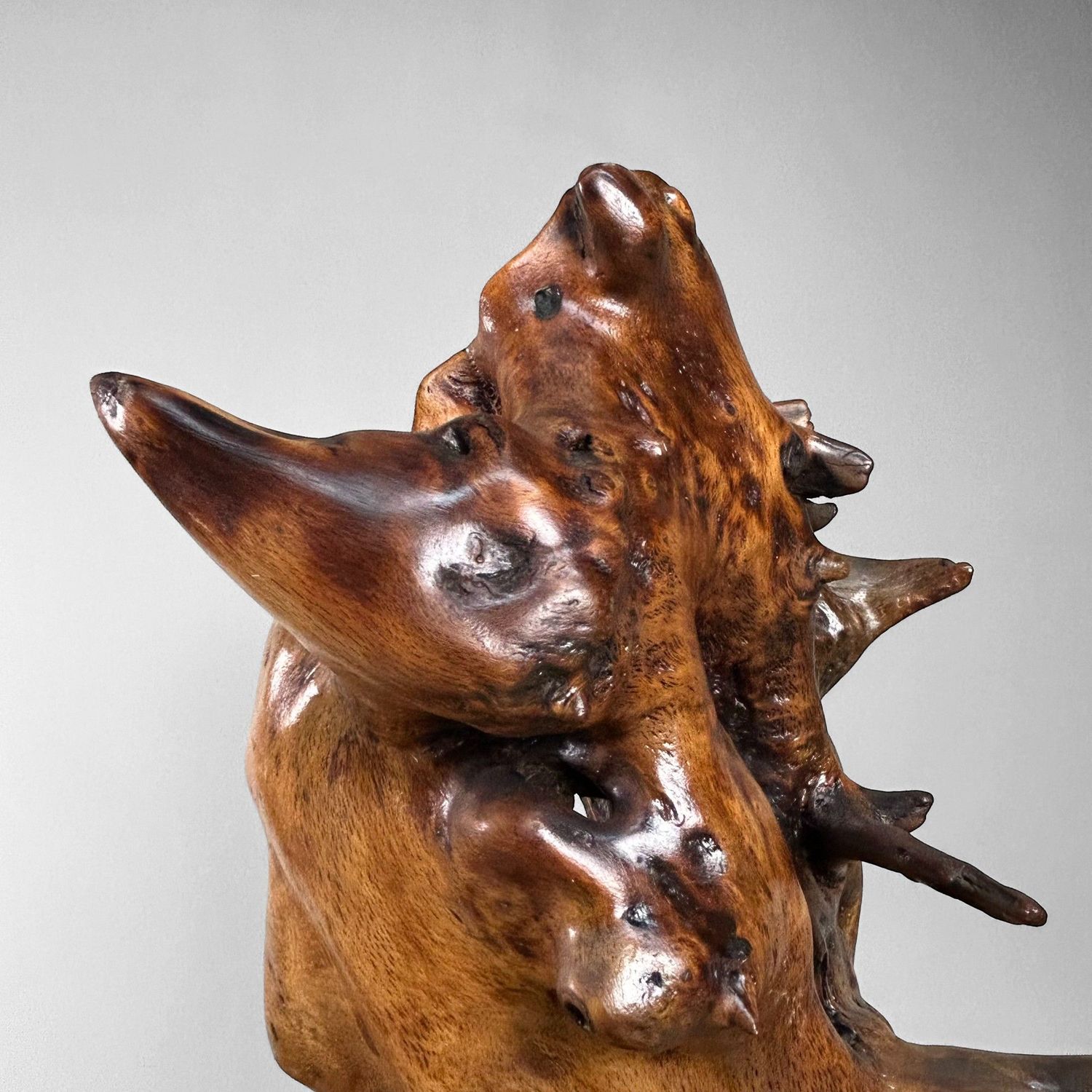 Zeldzame Japanse Wortelhoutsculptuur – Gelakt Hout, ca. jaren 1940