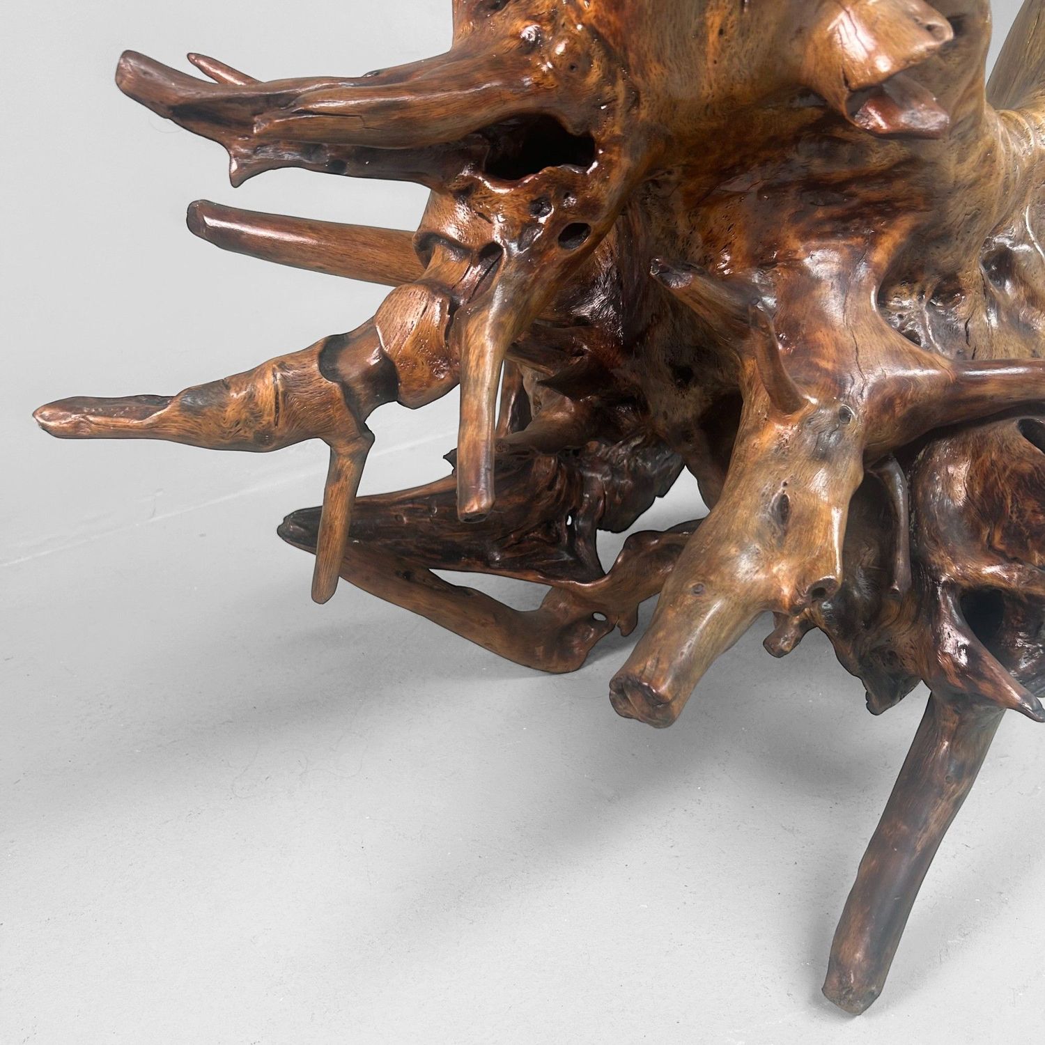 Zeldzame Japanse Wortelhoutsculptuur – Gelakt Hout, ca. jaren 1940