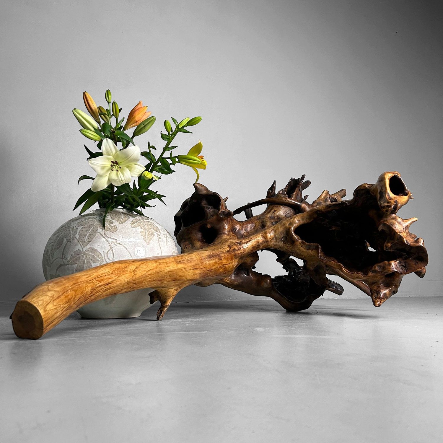 Zeldzame Japanse Wortelhoutsculptuur – Gelakt Hout, ca. jaren 1940