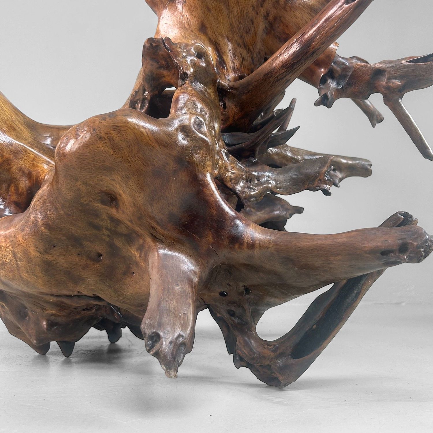 Zeldzame Japanse Wortelhoutsculptuur – Gelakt Hout, ca. jaren 1940