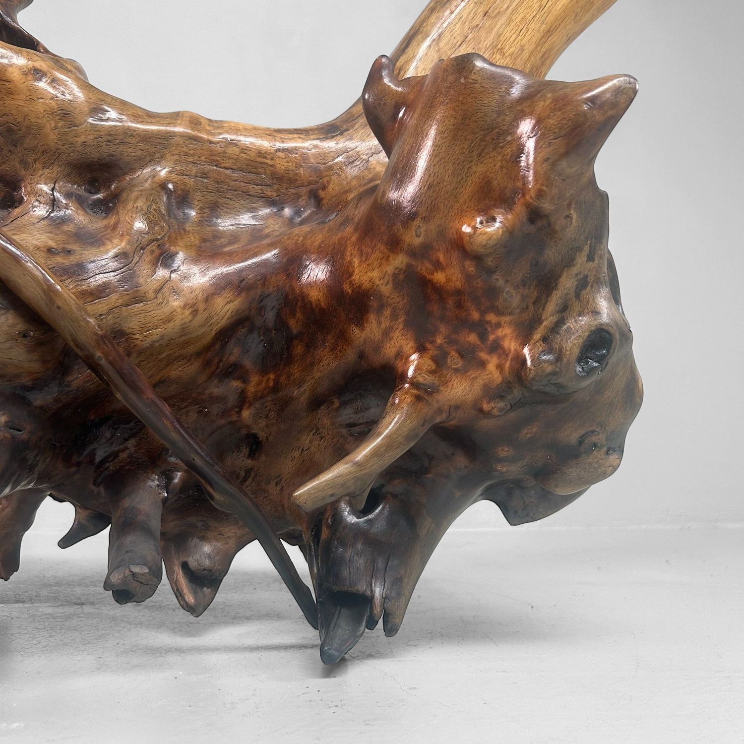 Zeldzame Japanse Wortelhoutsculptuur – Gelakt Hout, ca. jaren 1940