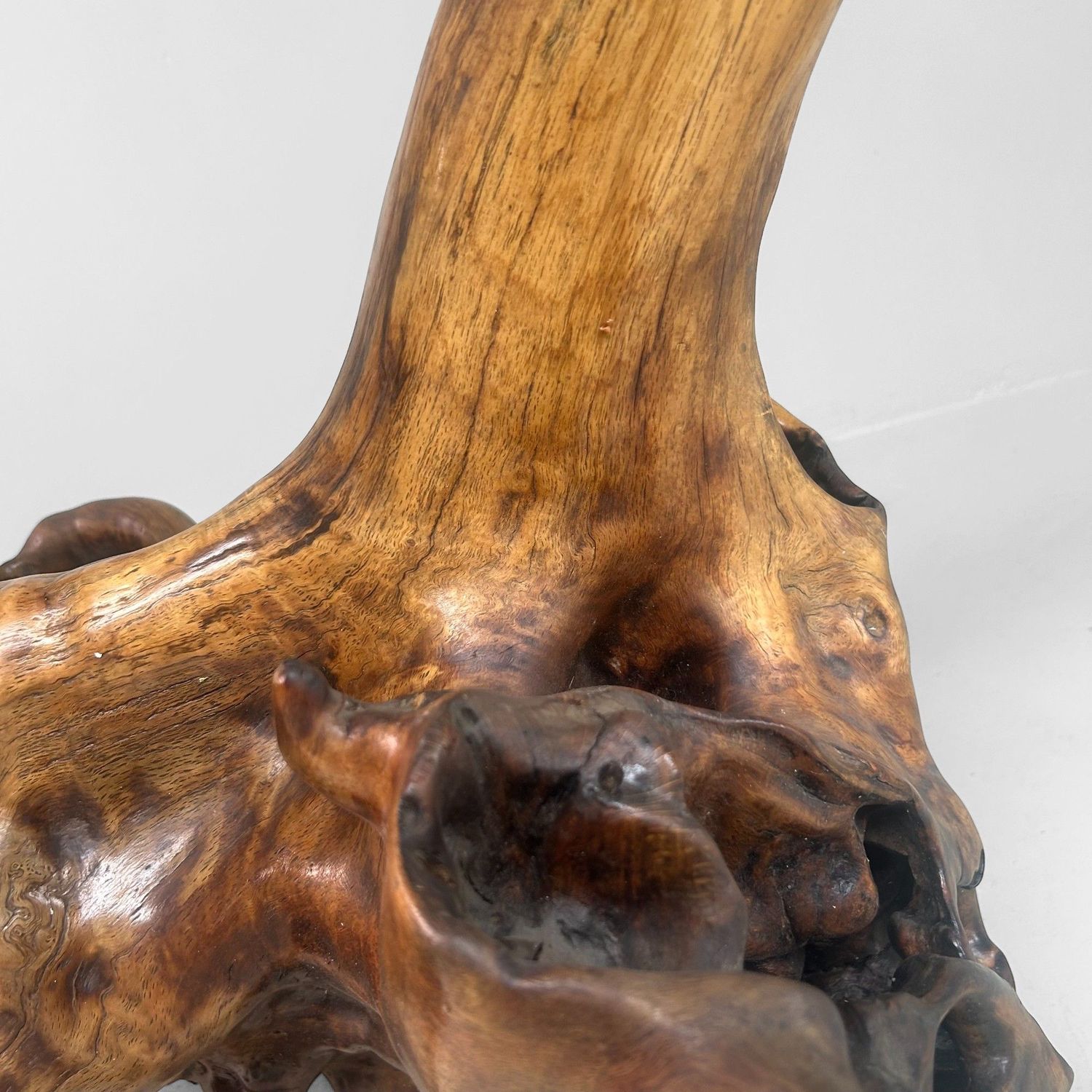 Zeldzame Japanse Wortelhoutsculptuur – Gelakt Hout, ca. jaren 1940