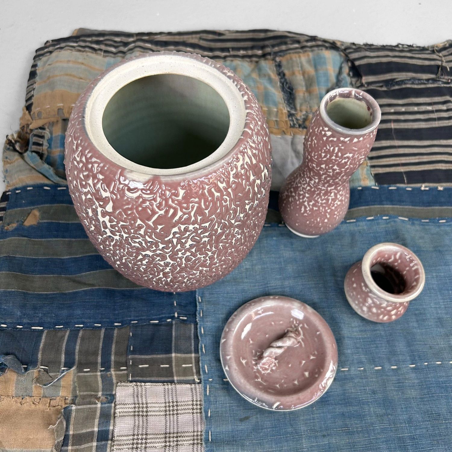 Japanese Tea Ceremony Set, Shiso-te Glaze (Mizusashi, Chabana Vase, Yobitsugi)