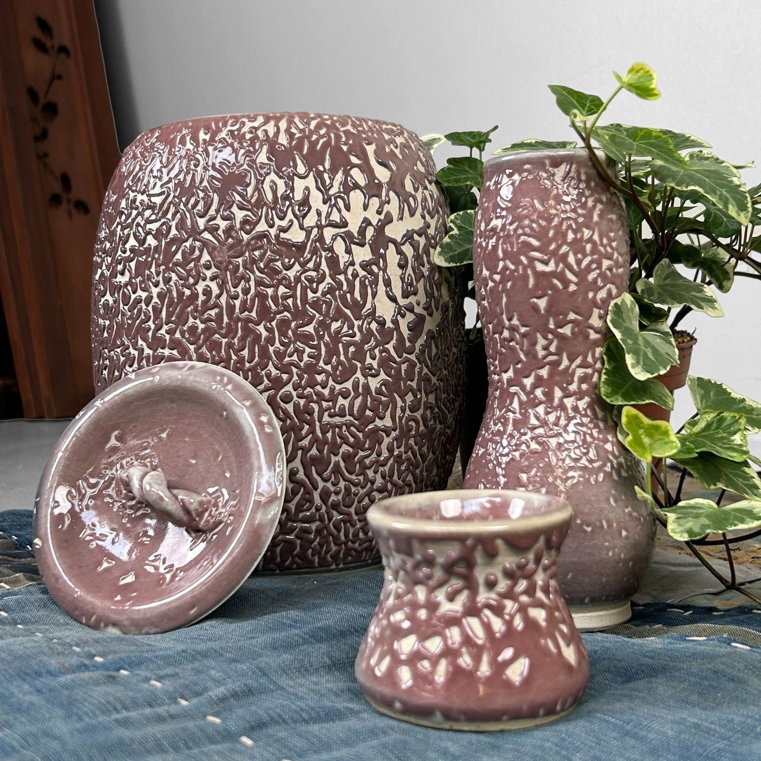 Japanese Tea Ceremony Set, Shiso-te Glaze (Mizusashi, Chabana Vase, Yobitsugi)