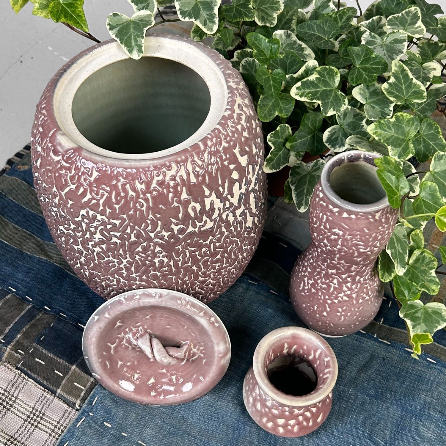 Japanese Tea Ceremony Set, Shiso-te Glaze (Mizusashi, Chabana Vase, Yobitsugi)