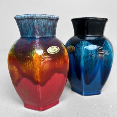 Set van Twee Japanse Vintage Vaasjes met Druipglazuur – ca. 1980