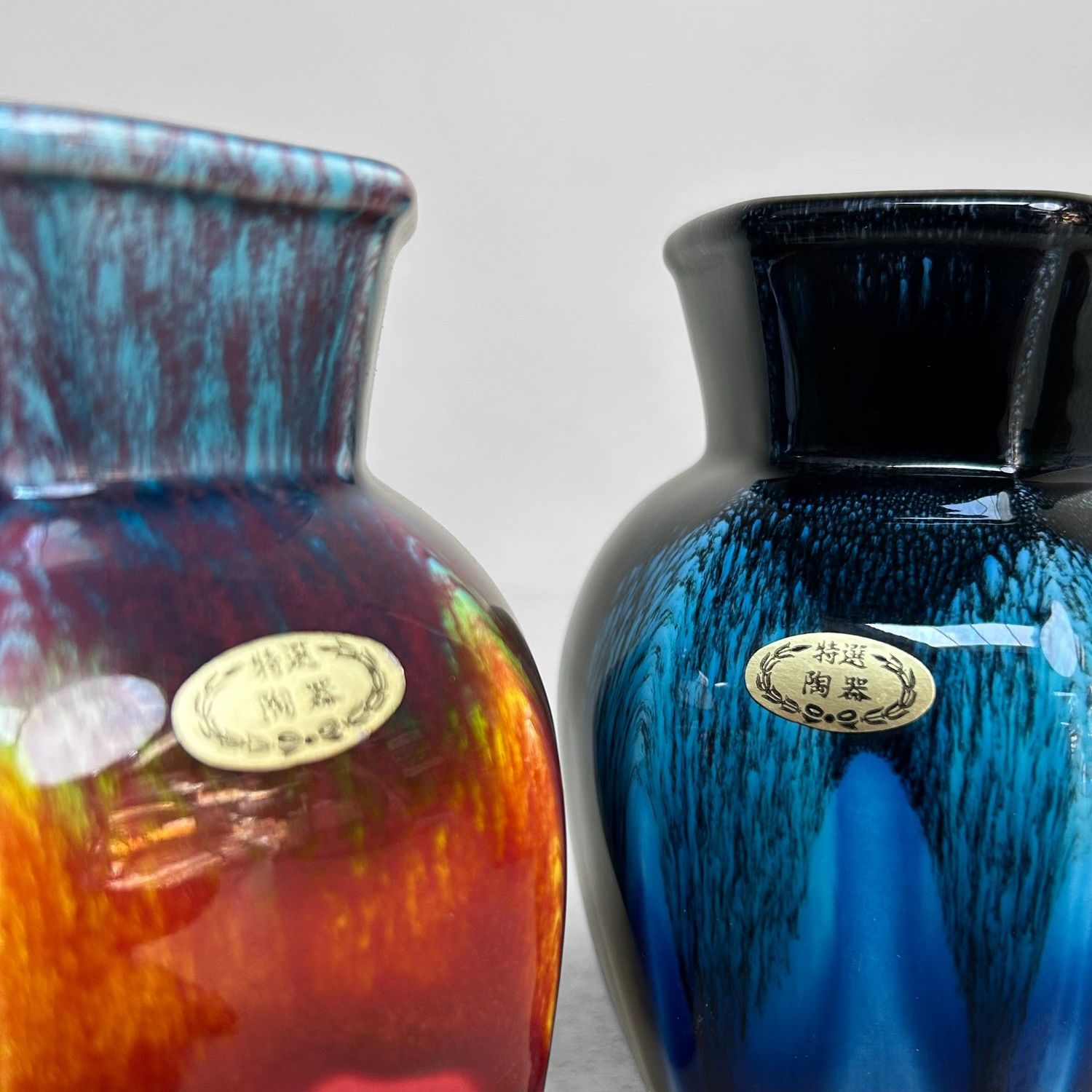 Set van Twee Japanse Vintage Vaasjes met Druipglazuur – ca. 1980