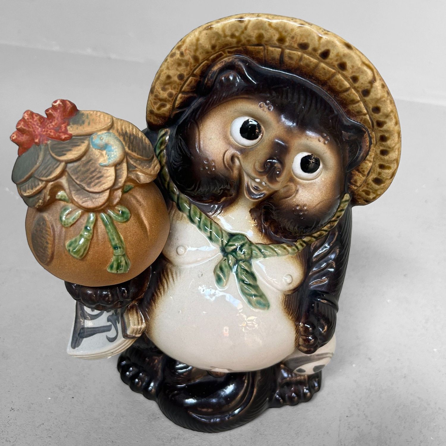 Vintage Tanuki Beeld – Japanse  Geluksbrenger met Geldbuidel, 1980