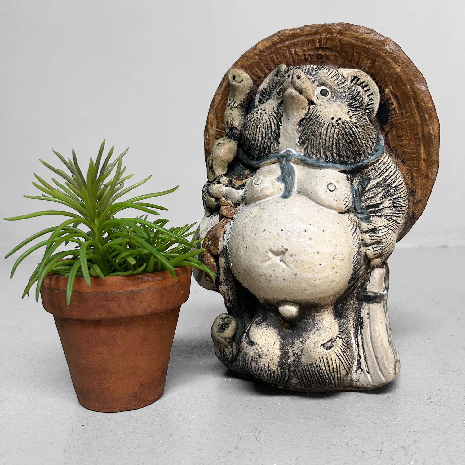 Decoratief Tanuki Beeld – Shigaraki Aardewerk, ca. 1960, Japan