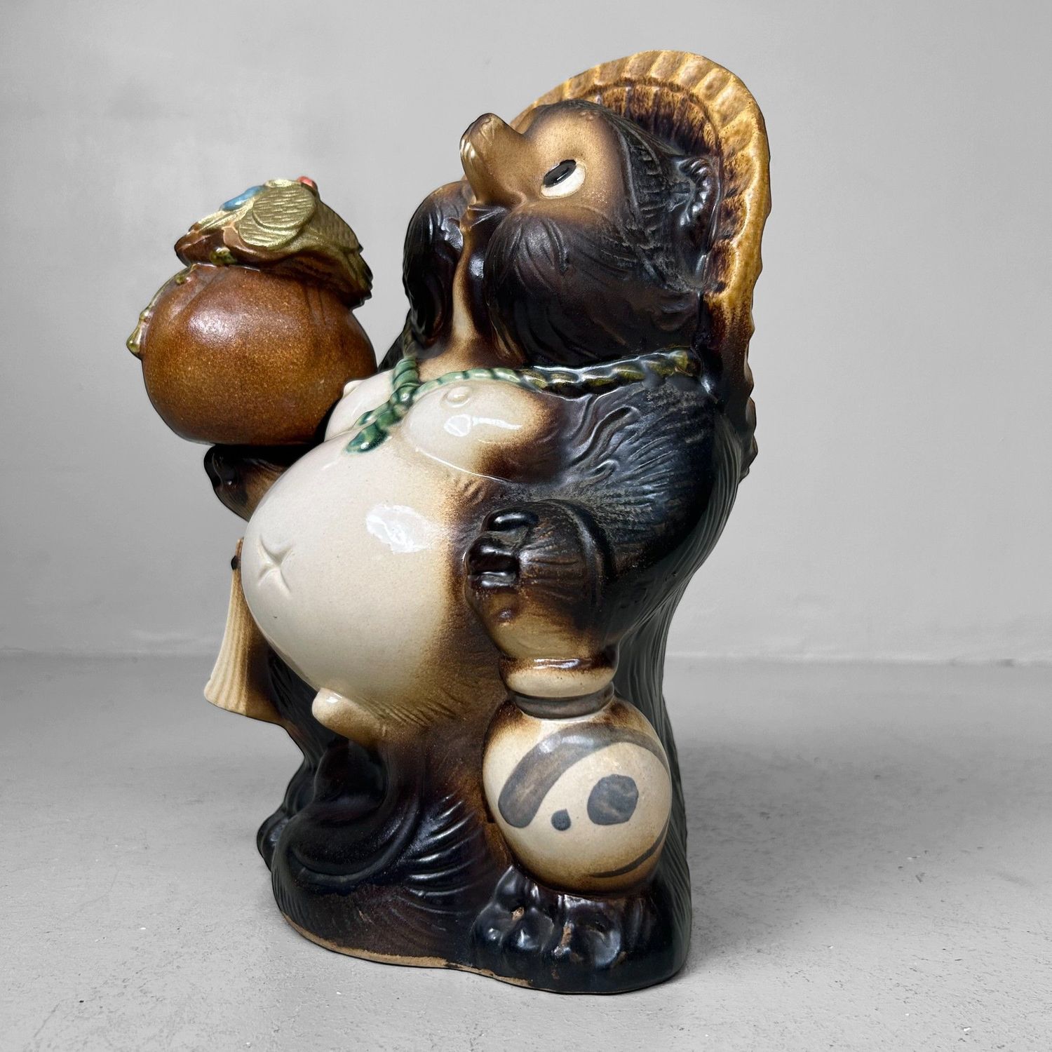 Vintage Tanuki Beeld – Japanse  Geluksbrenger met Geldbuidel, 1980