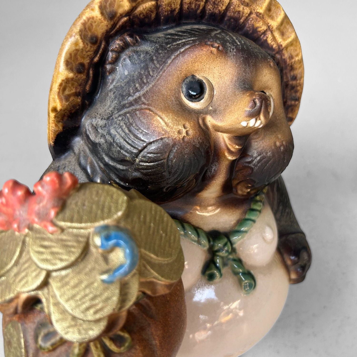 Vintage Tanuki Beeld – Japanse  Geluksbrenger met Geldbuidel, 1980