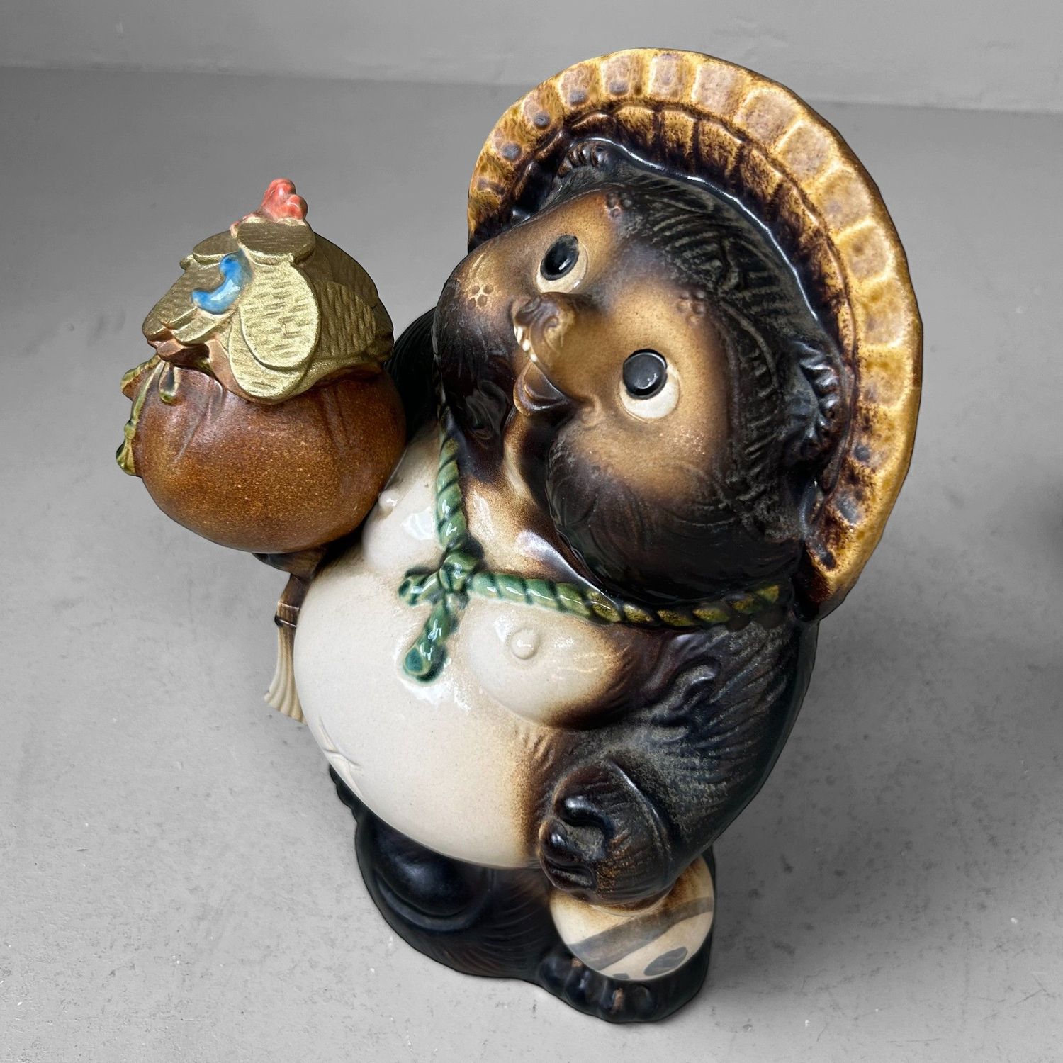Vintage Tanuki Beeld – Japanse  Geluksbrenger met Geldbuidel, 1980