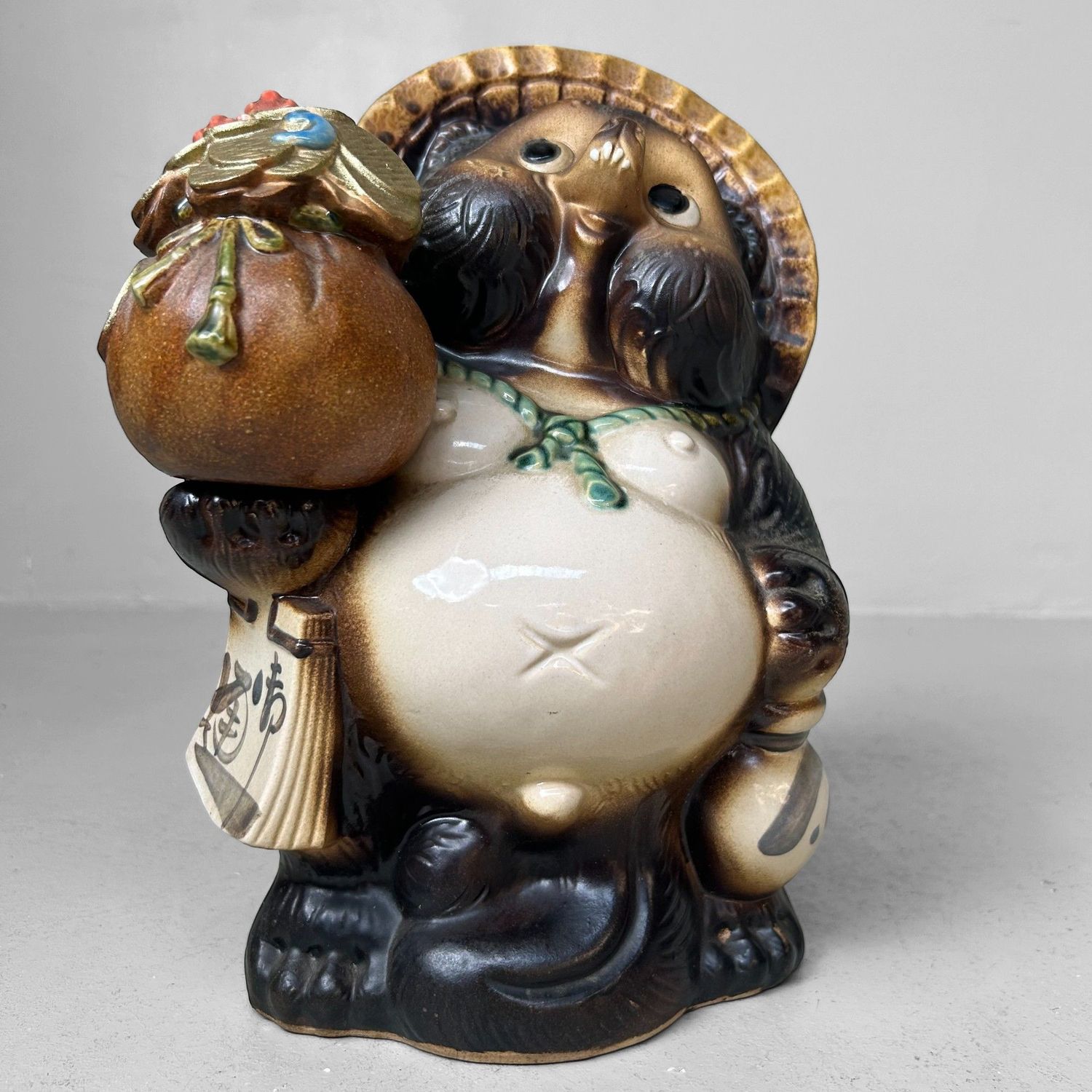 Vintage Tanuki Beeld – Japanse  Geluksbrenger met Geldbuidel, 1980