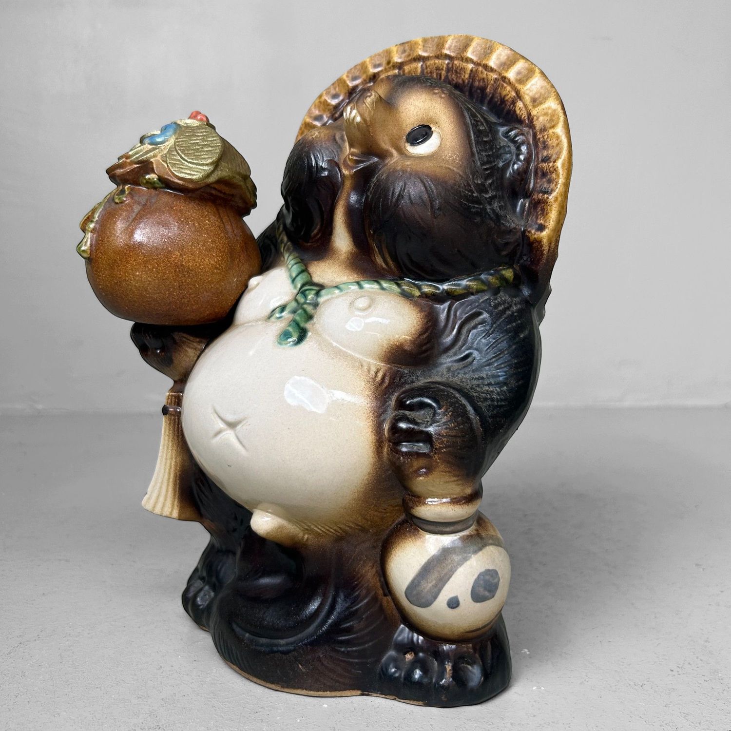 Vintage Tanuki Beeld – Japanse  Geluksbrenger met Geldbuidel, 1980