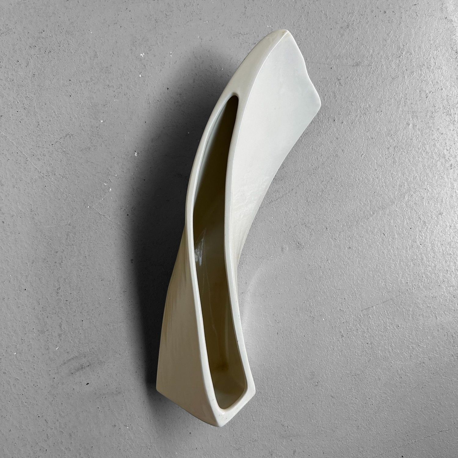 Minimalist Japanese Ikebana Vase – Modernist Ceramic, 1980s