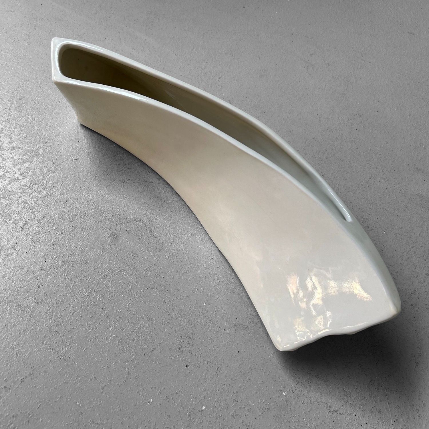 Minimalist Japanese Ikebana Vase – Modernist Ceramic, 1980s