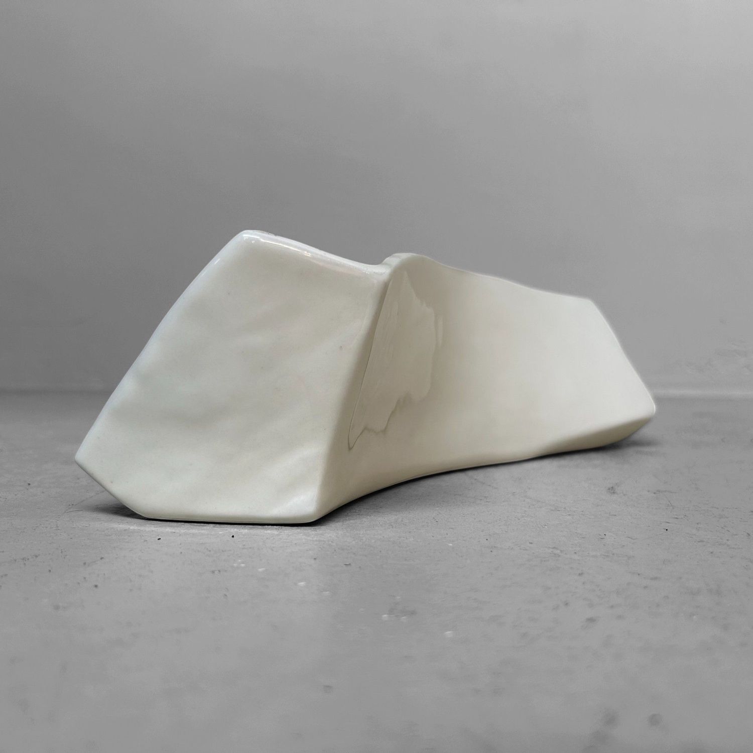 Minimalist Japanese Ikebana Vase – Modernist Ceramic, 1980s