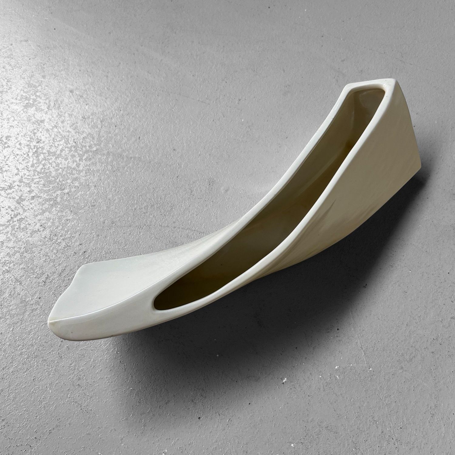 Minimalist Japanese Ikebana Vase – Modernist Ceramic, 1980s