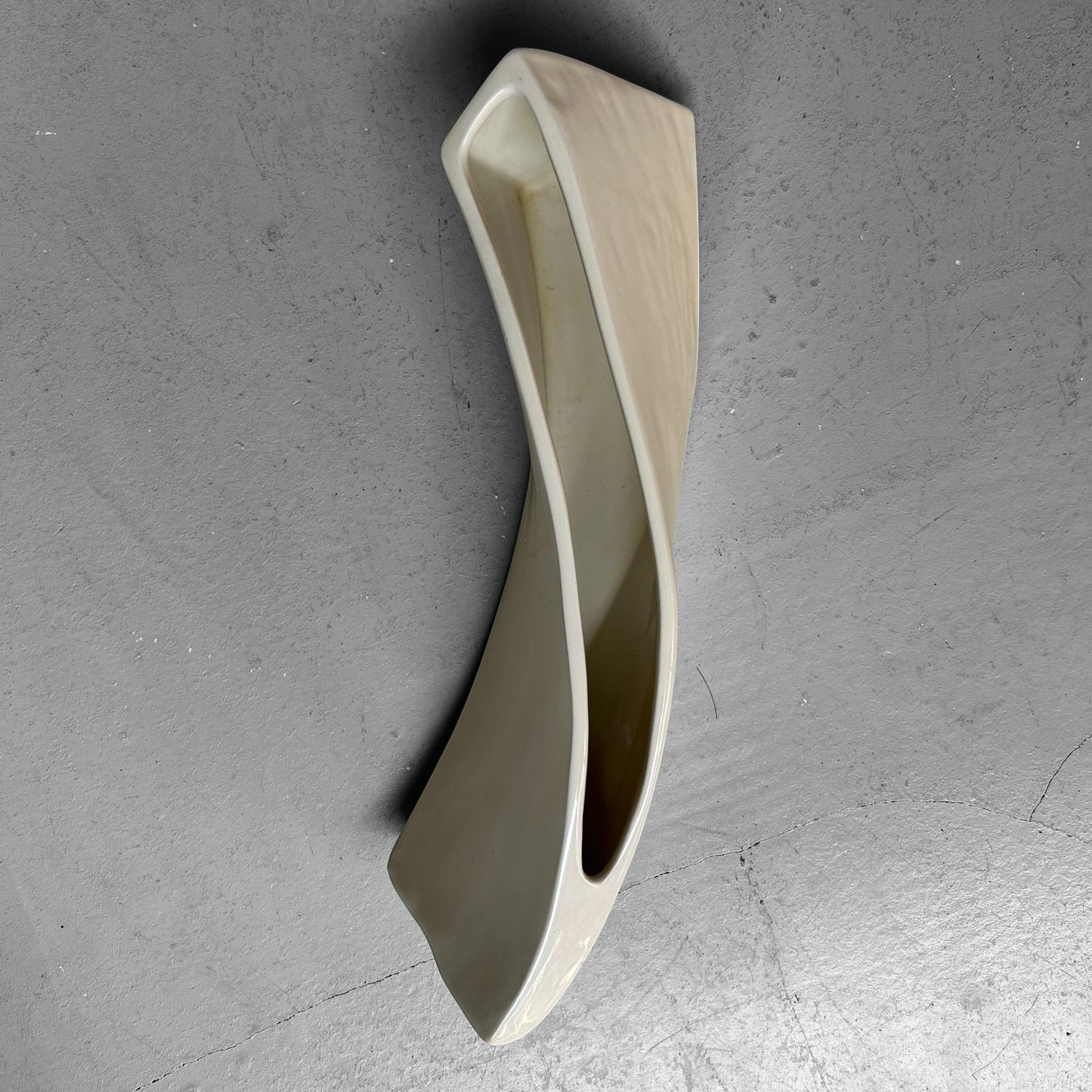 Minimalist Japanese Ikebana Vase – Modernist Ceramic, 1980s