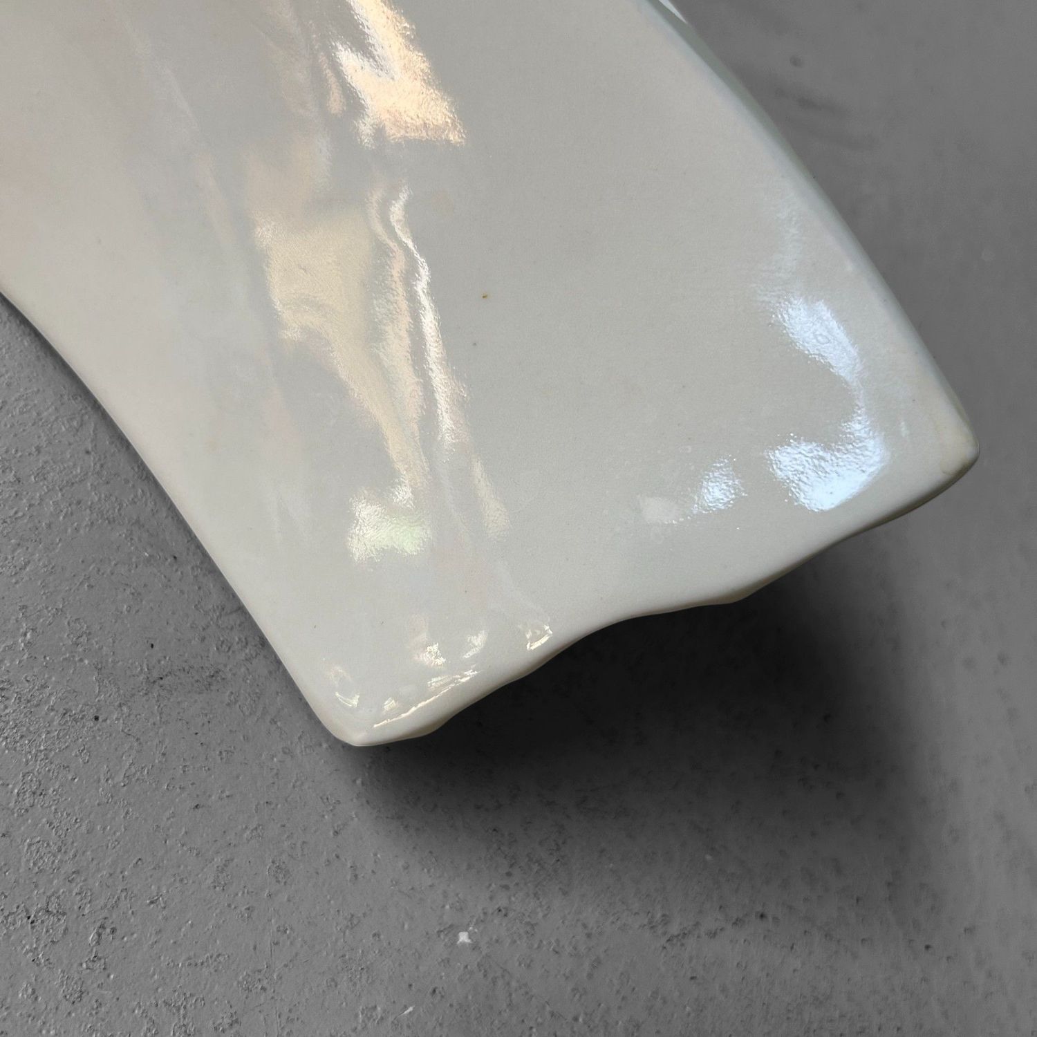 Minimalist Japanese Ikebana Vase – Modernist Ceramic, 1980s