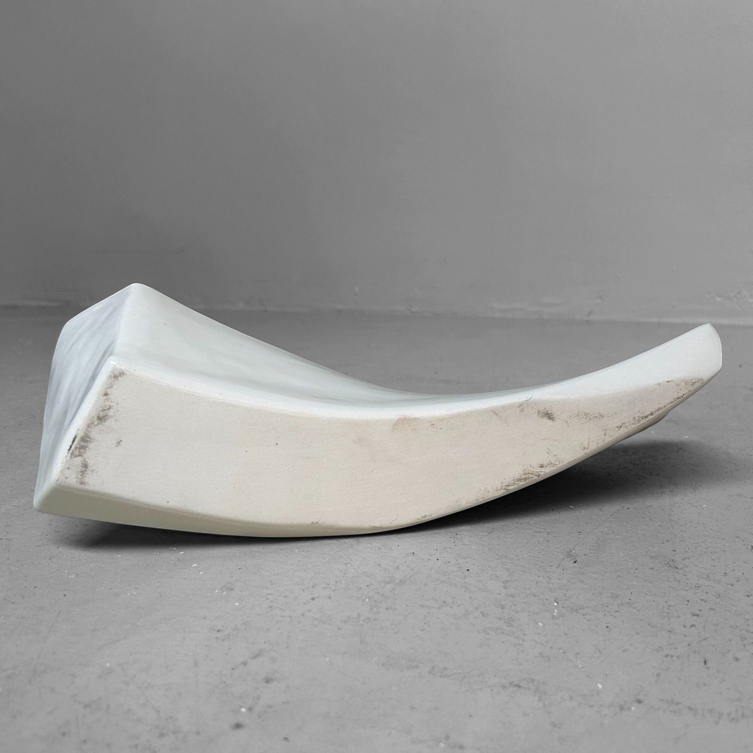 Minimalist Japanese Ikebana Vase – Modernist Ceramic, 1980s