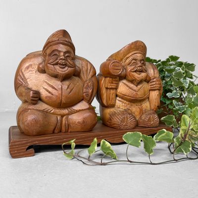 ​Ebisu & Daikoku – Houten godenbeelden op voetstuk, Japan ca. 1950
