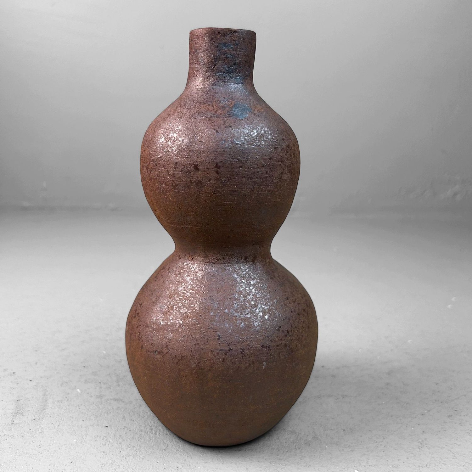 Japanese Double Gourd Vase, Bizen Yaki Ceramics, 1940.