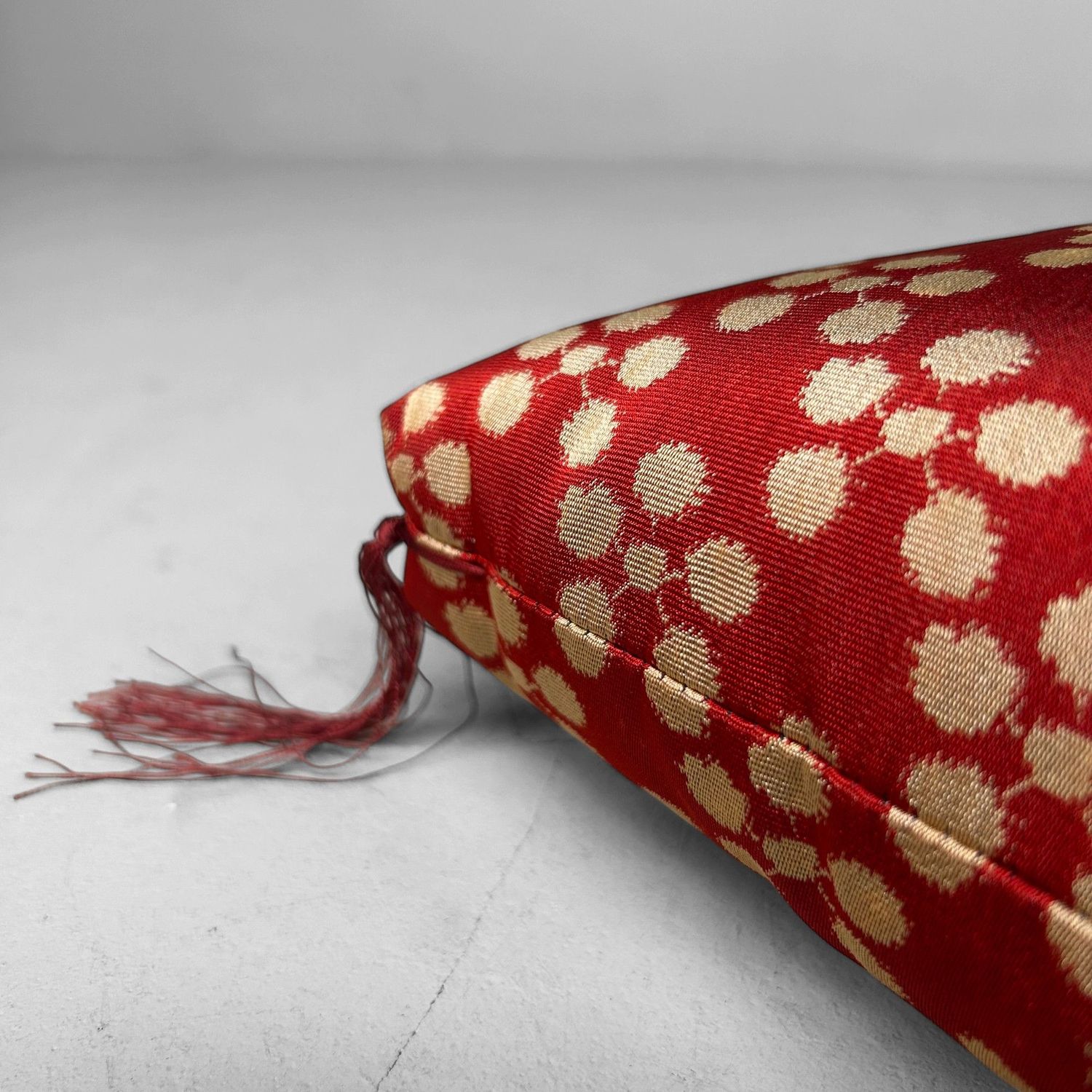 Set of 5 Luxurious Vintage Japanese Zabuton – 1970s Authentic Floor Cushions