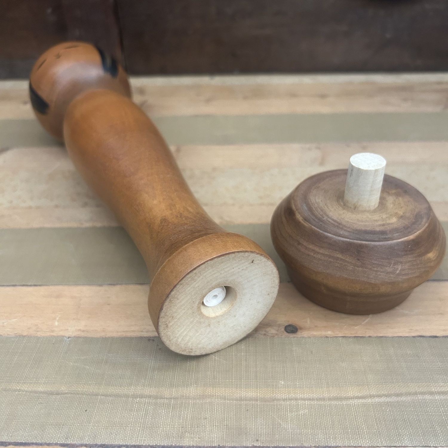 Vintage Kokeshi – “Goddess of Mercy” door Kato Kuen, 1960