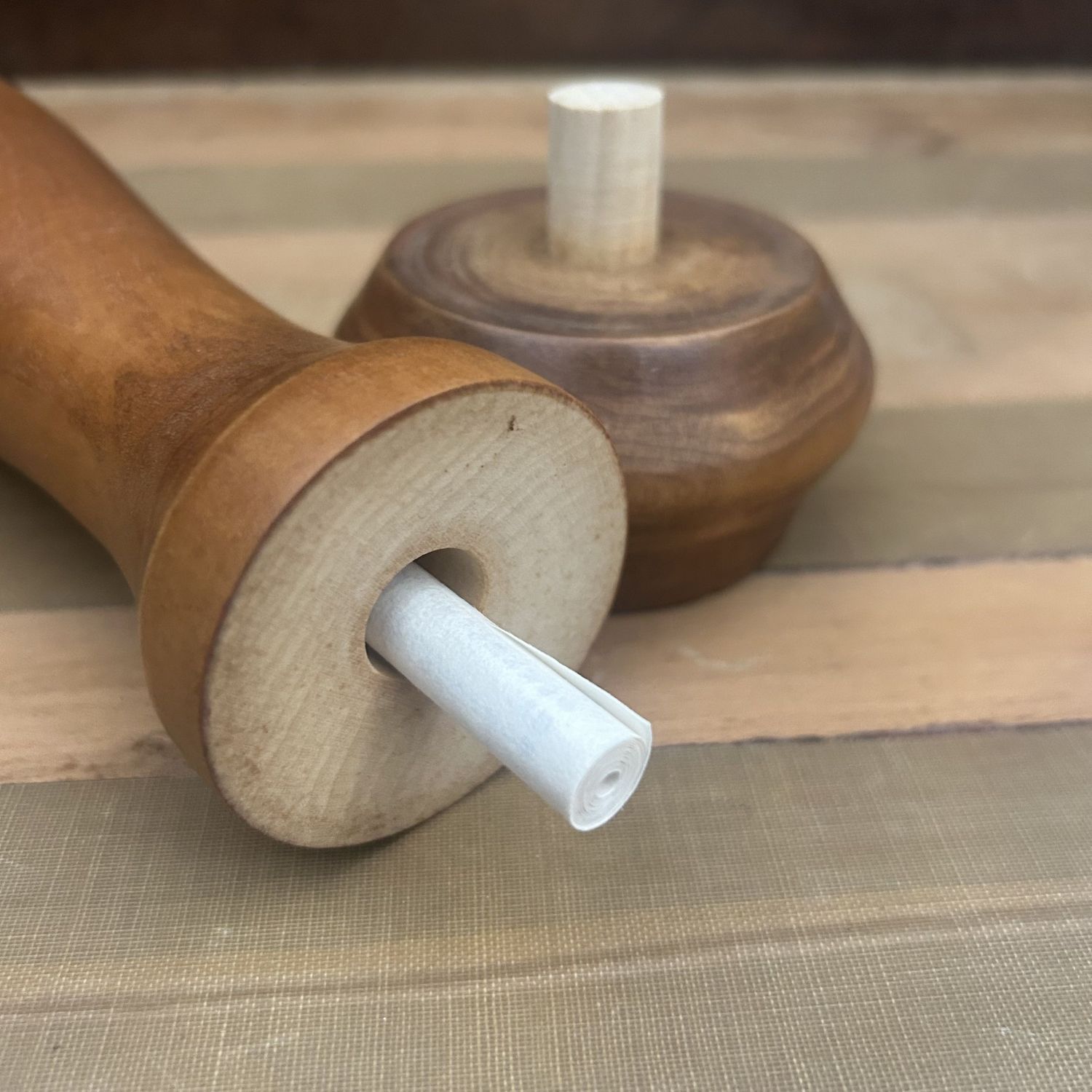 Vintage Kokeshi – “Goddess of Mercy” door Kato Kuen, 1960