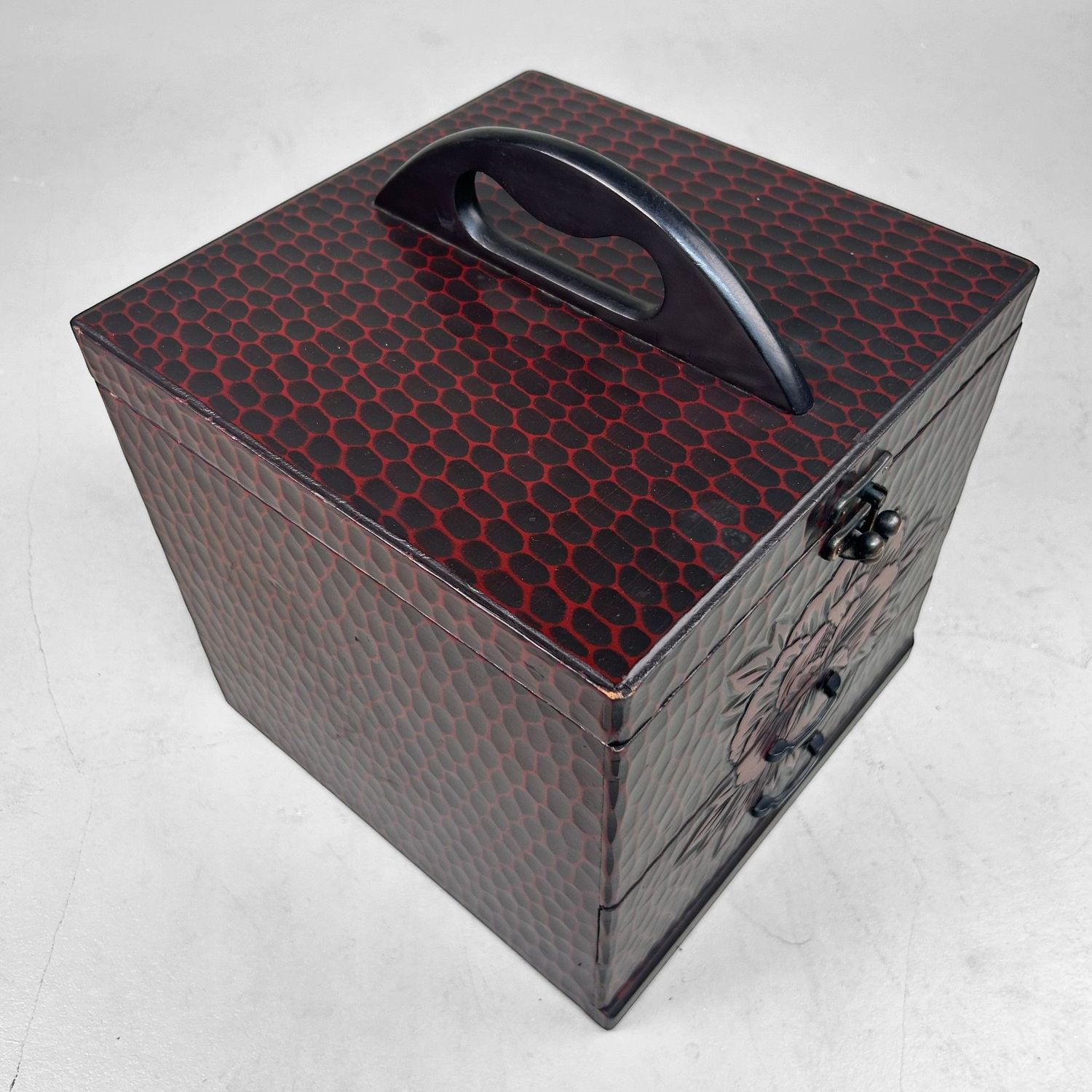 Japanese Kamakura-Bori Lacquer Make-up Chest with Mirror, 1980s