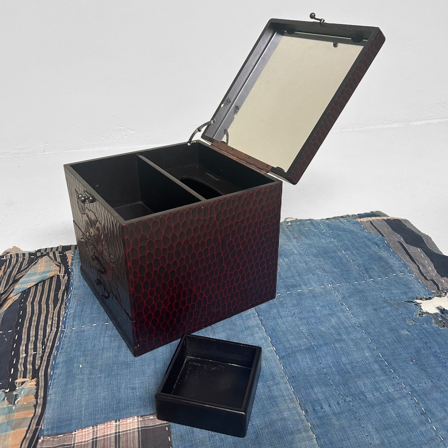 Japanese Kamakura-Bori Lacquer Make-up Chest with Mirror, 1980s