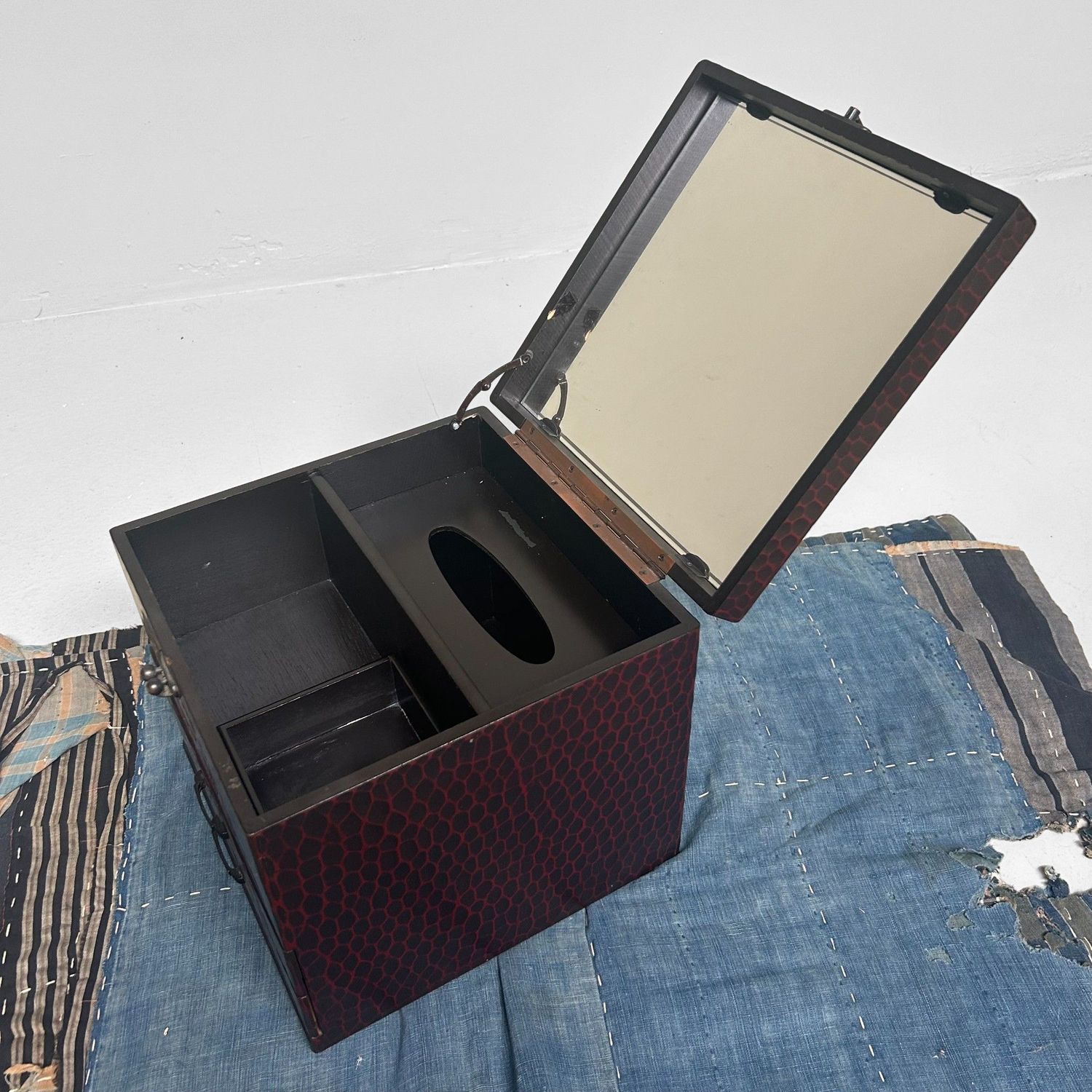 Japanese Kamakura-Bori Lacquer Make-up Chest with Mirror, 1980s