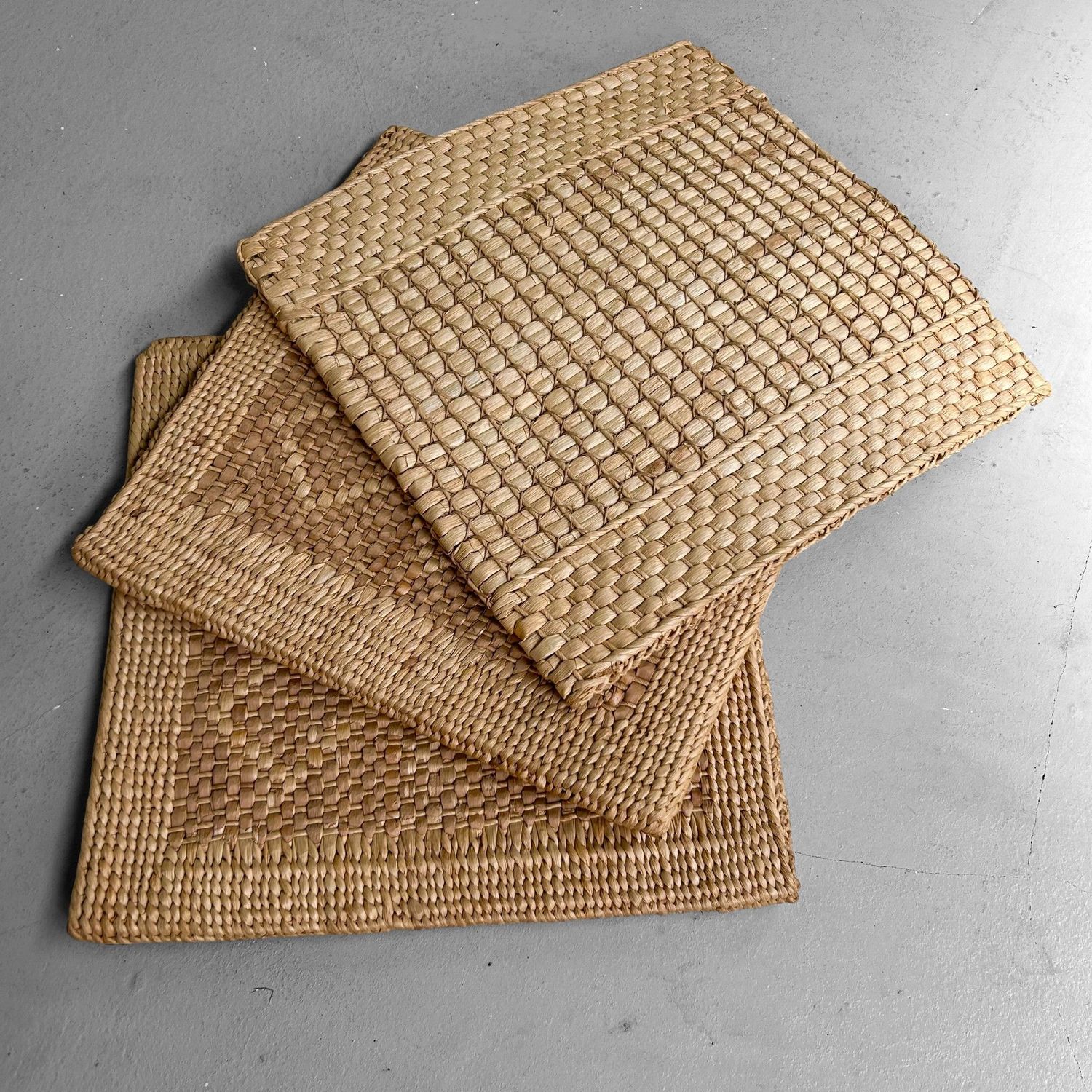 Set  Authentieke Japanse Zabuton – Natuurlijk Gevlochten Stro, 1980