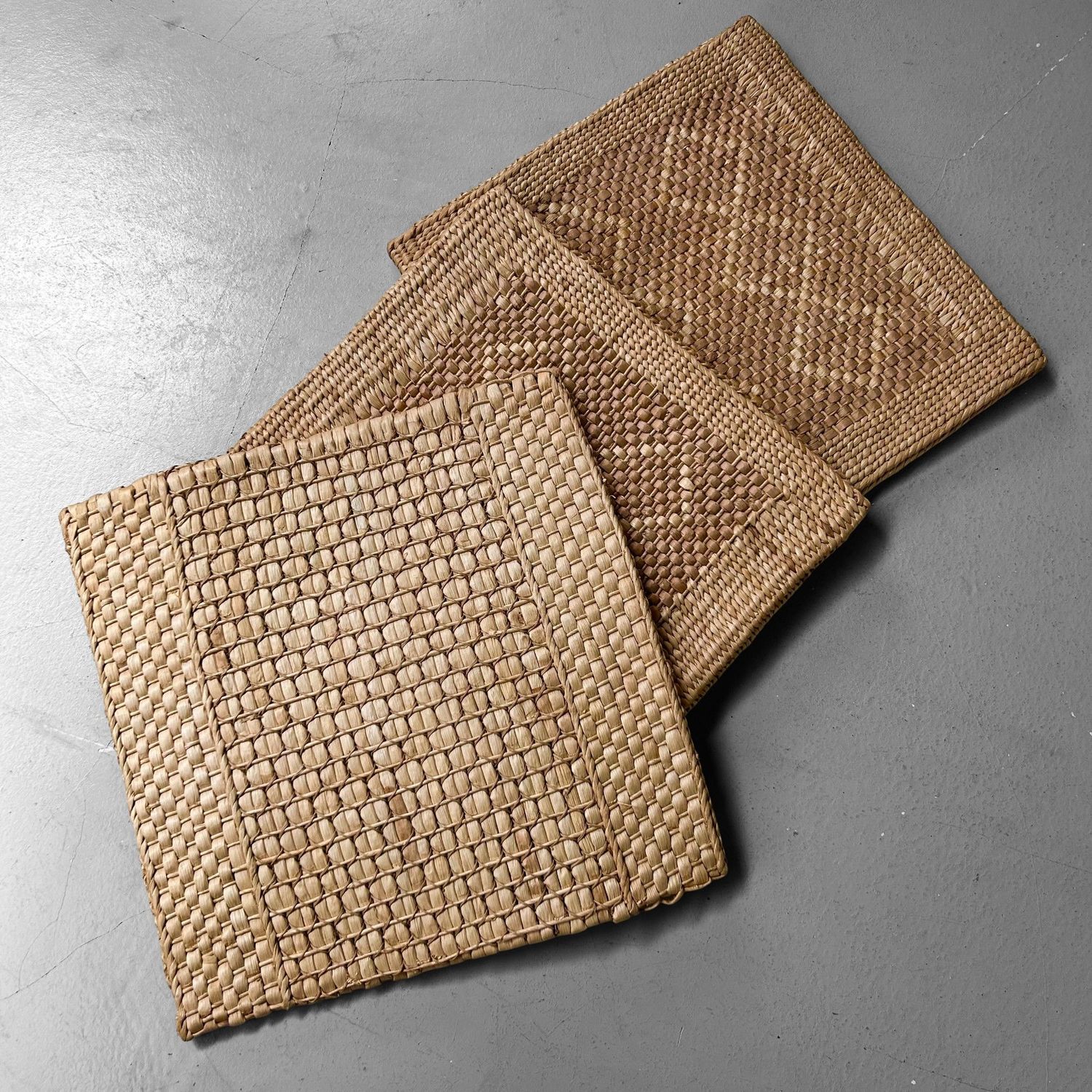 Set  Authentieke Japanse Zabuton – Natuurlijk Gevlochten Stro, 1980