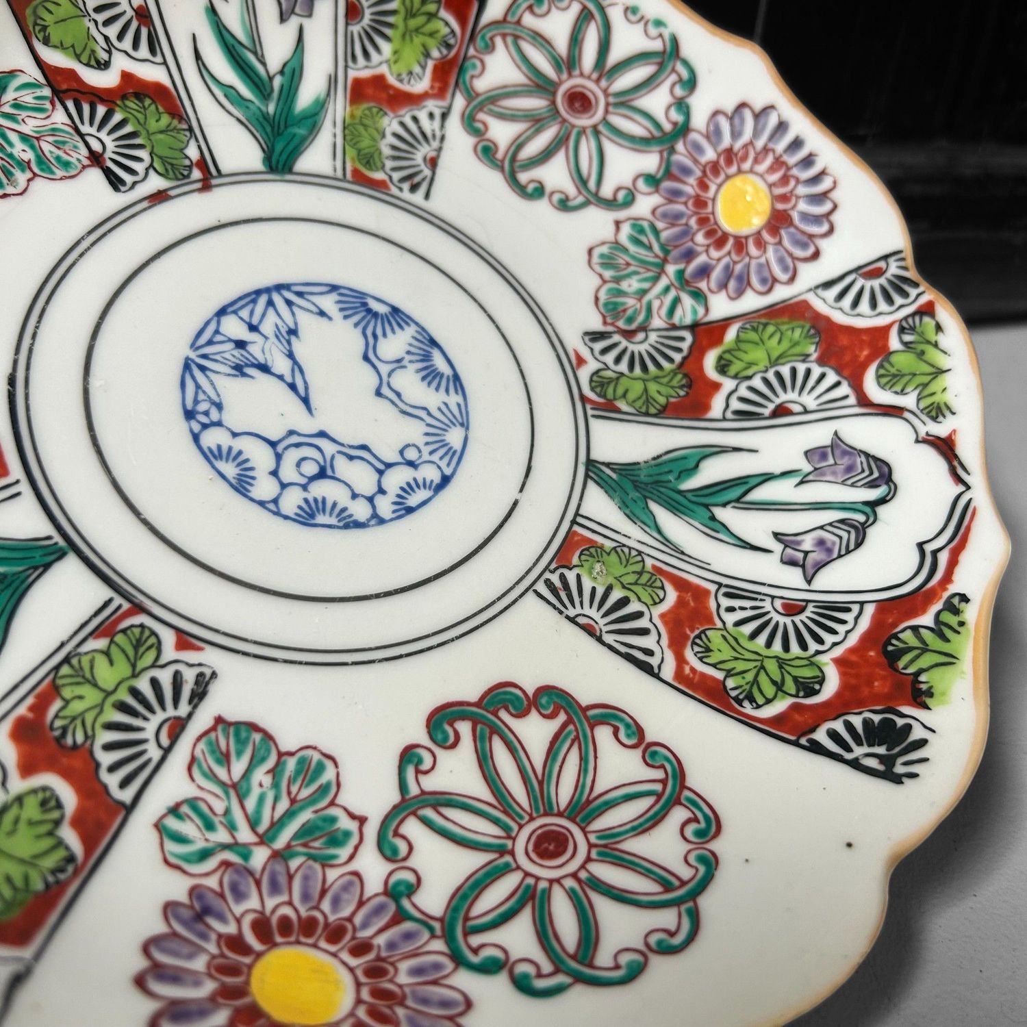 Authentic Japanese Imari Plate – Floral Decoration, ca. 1920